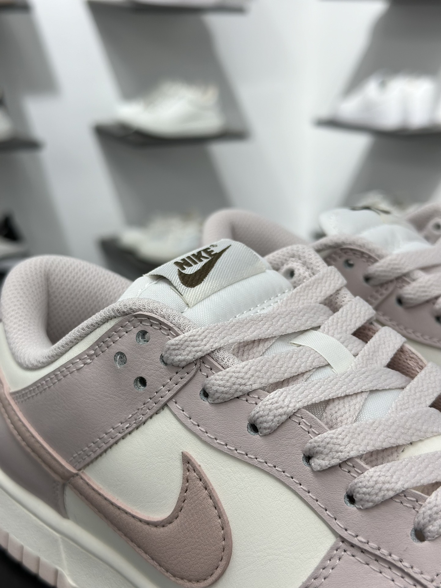 NIKE DUNK LOW 耐克 低帮休闲运动板鞋原装头层材料 用料绝不含糊 独家版型蒸餾加工帶來的是更好的视觉和脚感体验 清洁度 电绣工艺 皮料切割干净无任何毛边 细节完美 IM6572 602 尺码:36-40 编码：dh23497