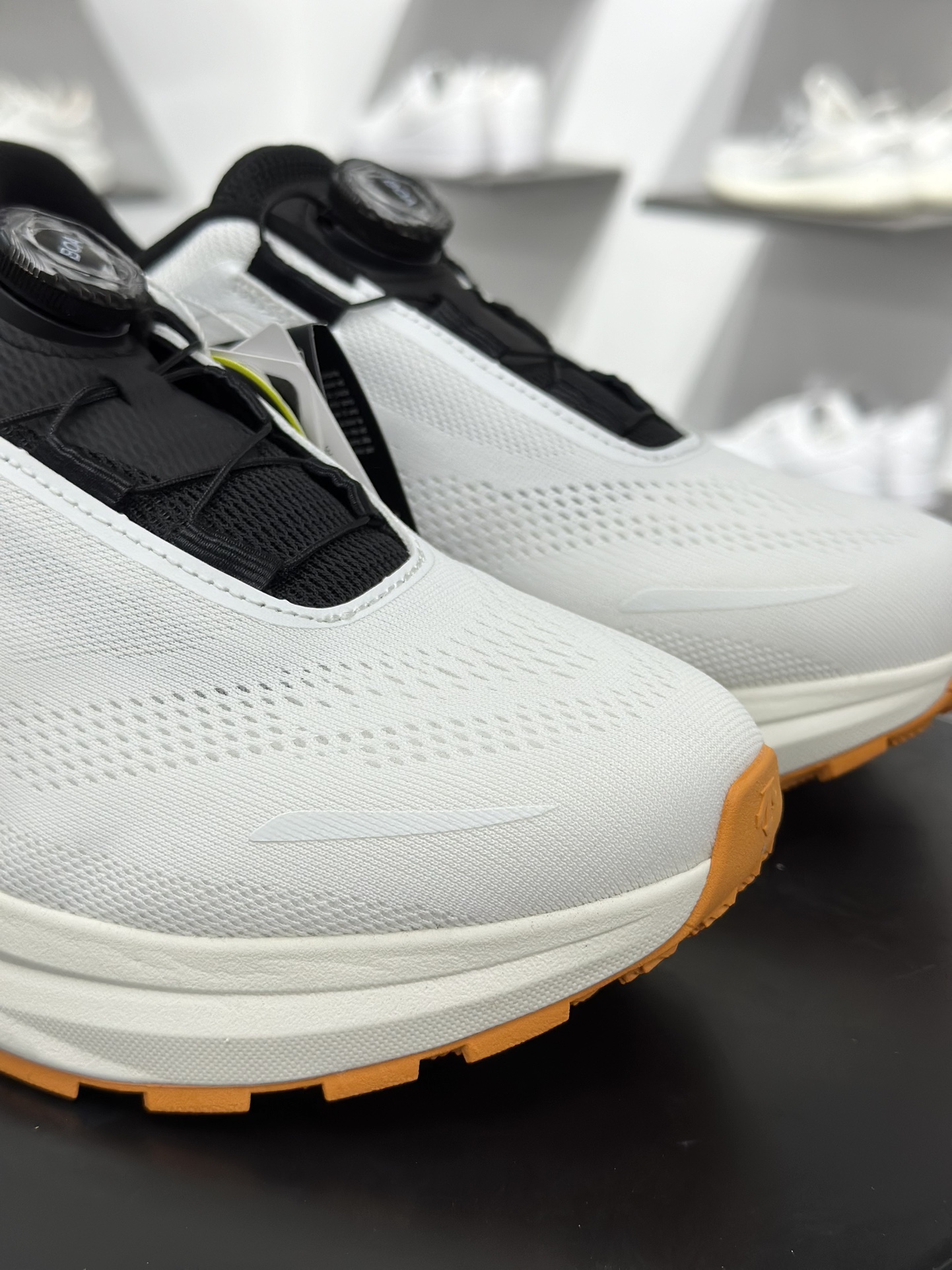 迪桑特DESCENTE LAVITATE TRAIL WIRE 3.0 舒适百搭防滑耐磨 低帮 休闲跑步鞋 D5431RRN24