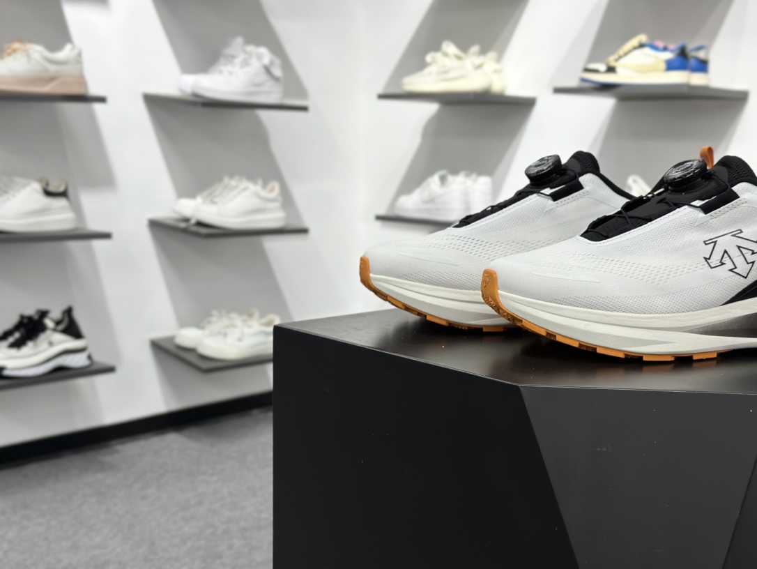 迪桑特DESCENTE LAVITATE TRAIL WIRE 3.0 舒适百搭防滑耐磨 低帮 休闲跑步鞋 D5431RRN24