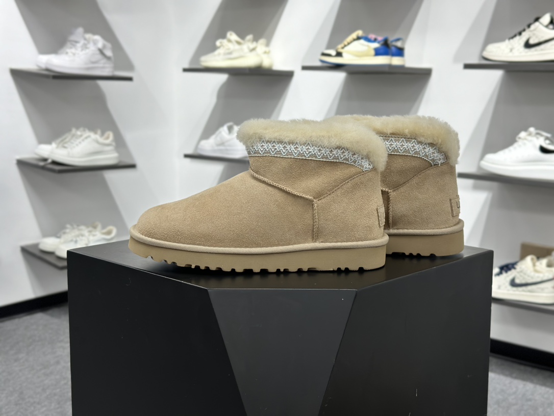 260 UGG Classic 女子雪地靴 1174496