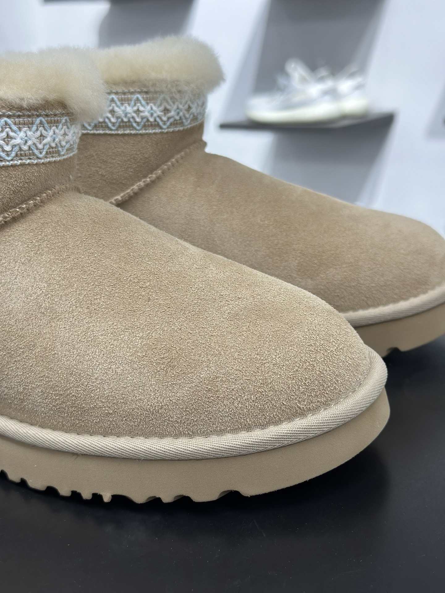 260 UGG Classic 女子雪地靴 1174496