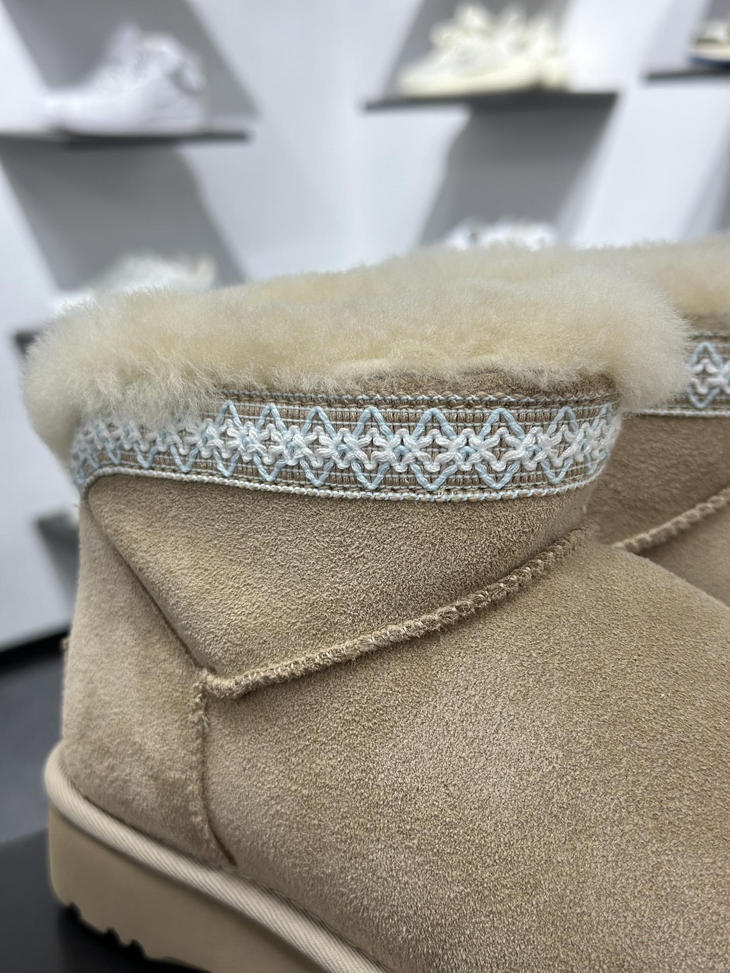 260 UGG Classic 女子雪地靴 1174496