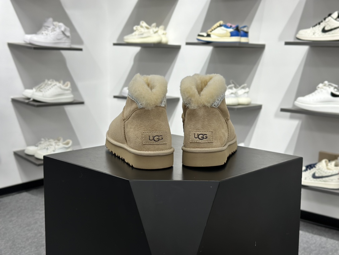 260 UGG Classic 女子雪地靴 1174496