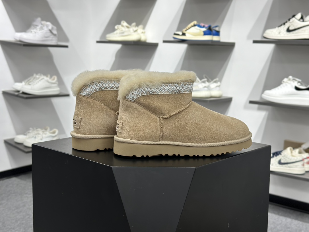 260 UGG Classic 女子雪地靴 1174496