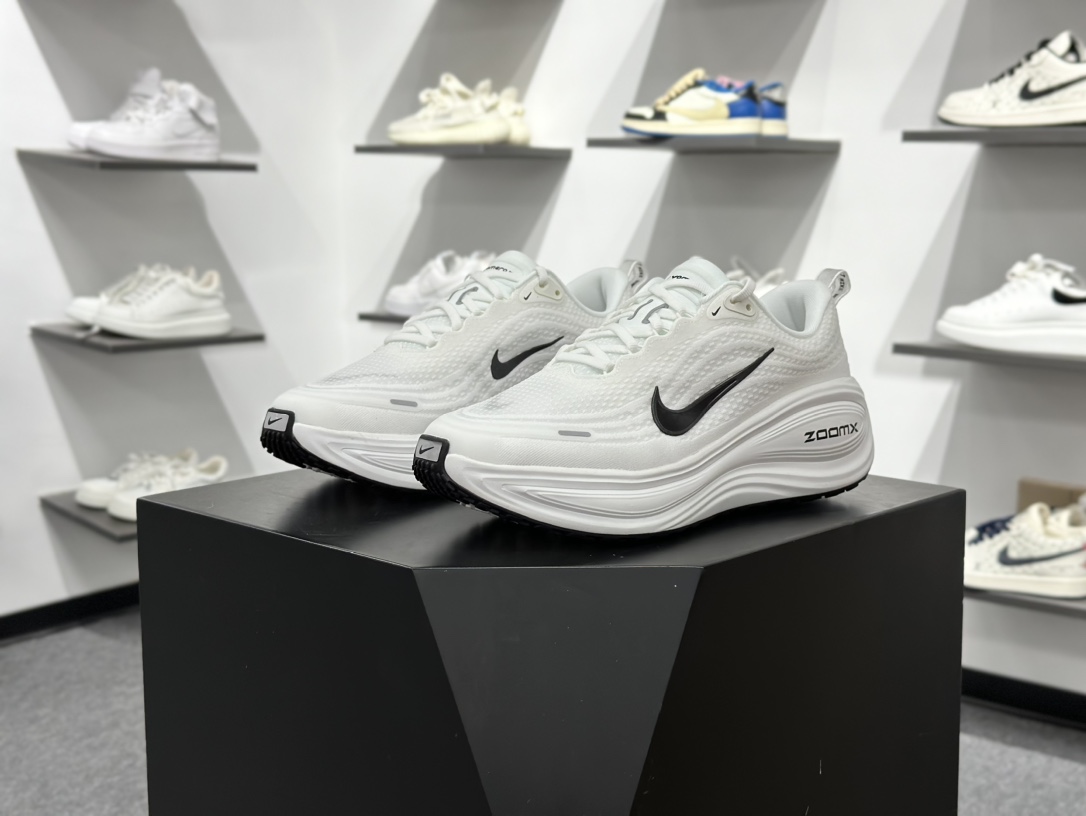 Nike VOMERO PLUS run轻盈跑鞋 顶级版本 Nike VOMERO 18 舒适百搭防滑耐磨 低帮 休闲跑步鞋男女同款 HV8150-101