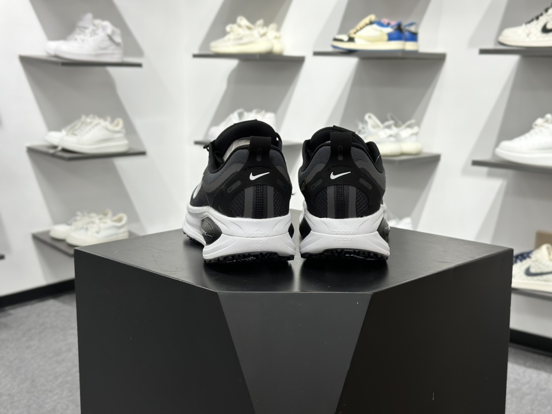 Nike VOMERO 18 GTX轻盈跑鞋 顶级版本 Nike VOMERO 18 舒适百搭防滑耐磨 低帮 休闲跑步鞋男女同款 HQ7001-002