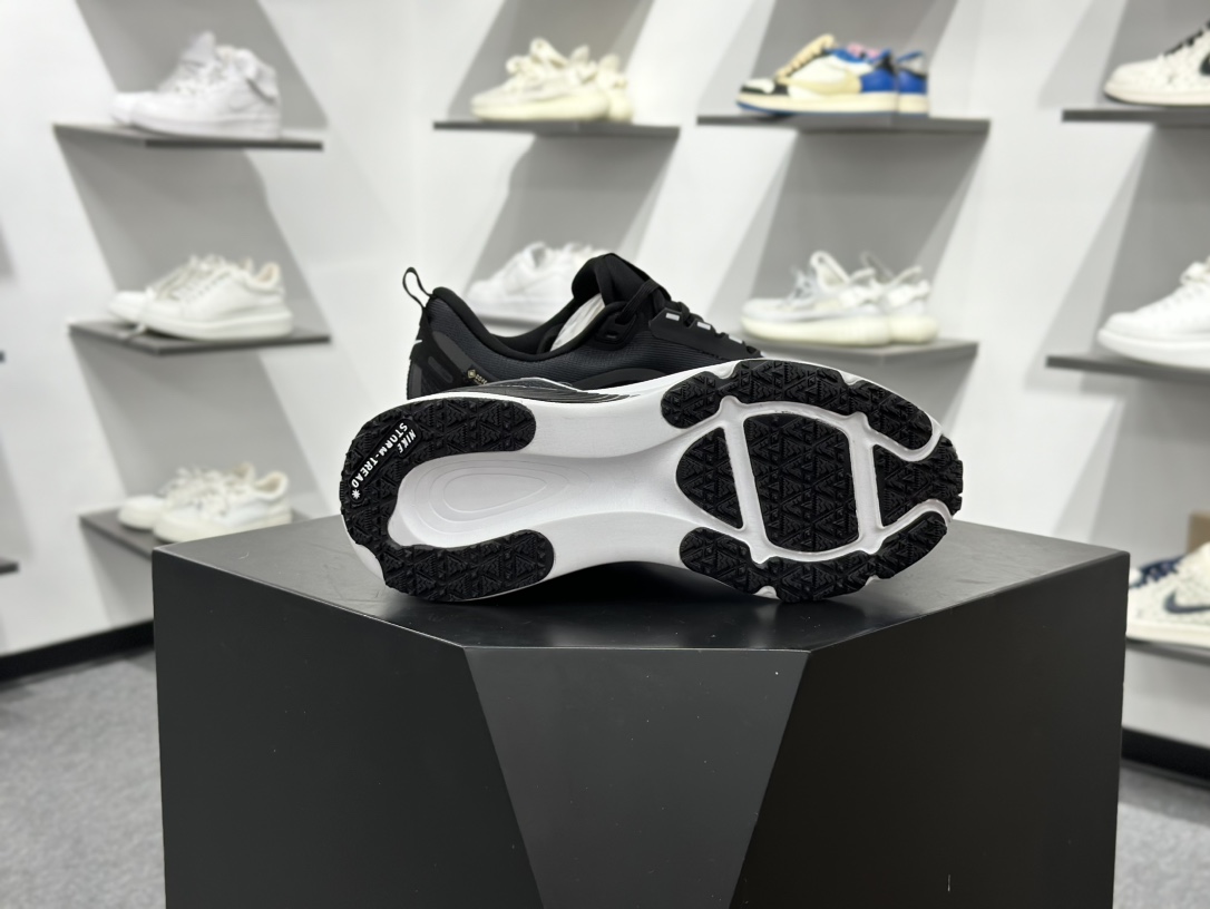 Nike VOMERO 18 GTX轻盈跑鞋 顶级版本 Nike VOMERO 18 舒适百搭防滑耐磨 低帮 休闲跑步鞋男女同款 HQ7001-002