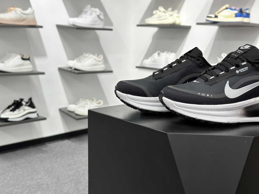 Nike VOMERO 18 GTX轻盈跑鞋 顶级版本 Nike VOMERO 18 舒适百搭防滑耐磨 低帮 休闲跑步鞋男女同款 HQ7001-002