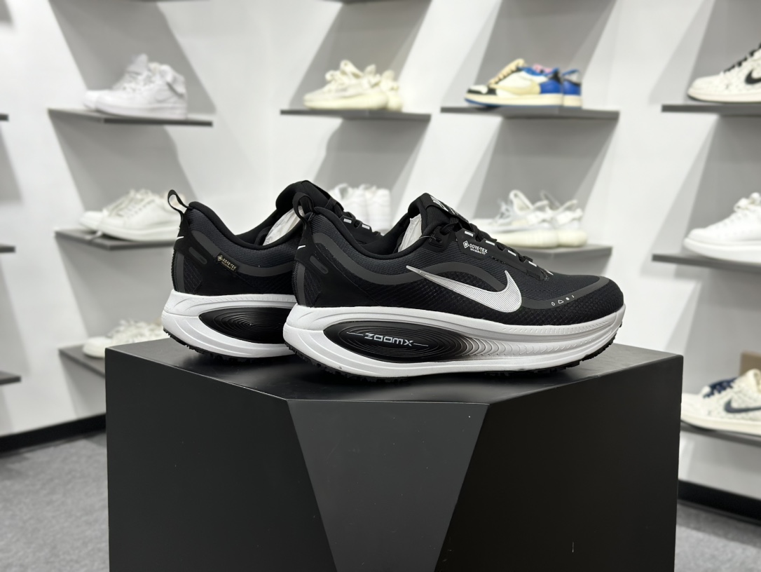 Nike VOMERO 18 GTX轻盈跑鞋 顶级版本 Nike VOMERO 18 舒适百搭防滑耐磨 低帮 休闲跑步鞋男女同款 HQ7001-002