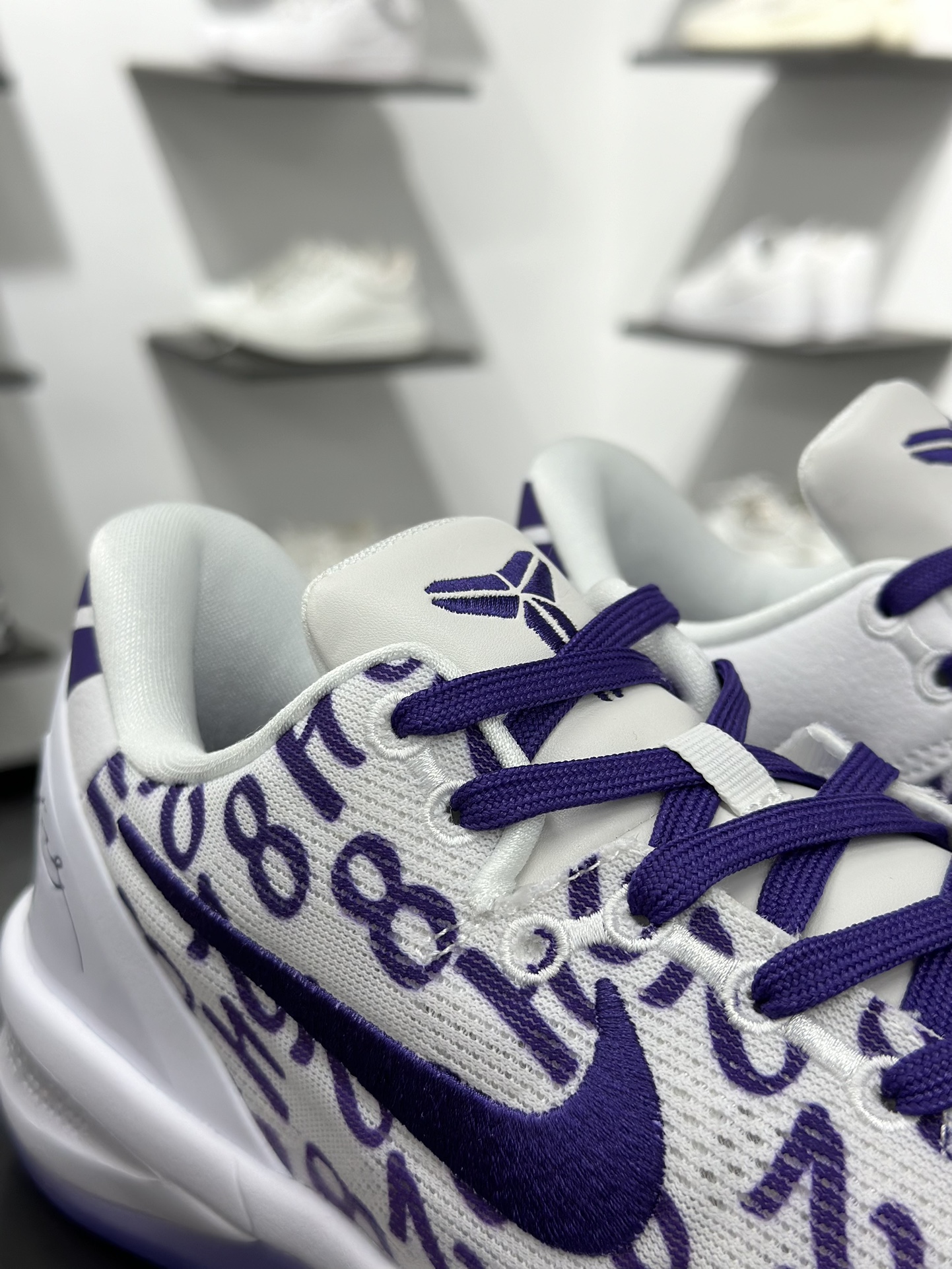 Nike Zoom Kobe VIII 8 耐克 科比8代系列 低帮复刻实战运动低帮文化篮球鞋 FQ3549-100 Nike Zoom Kobe VIII 8 耐克 科比8代系列 低帮复刻实战运动低帮文化篮球鞋 FQ3549-100