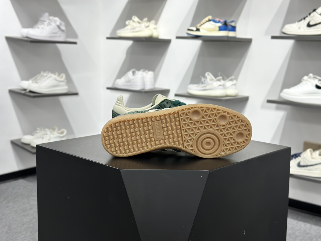 Adidas Originals Samba OG 桑巴舞系列 阿迪达斯 三叶草 绅士德训足球风百搭低帮休闲运动板鞋 JR8848