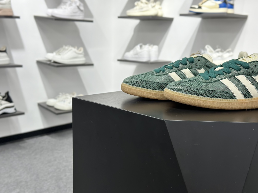 Adidas Originals Samba OG 桑巴舞系列 阿迪达斯 三叶草 绅士德训足球风百搭低帮休闲运动板鞋 JR8848