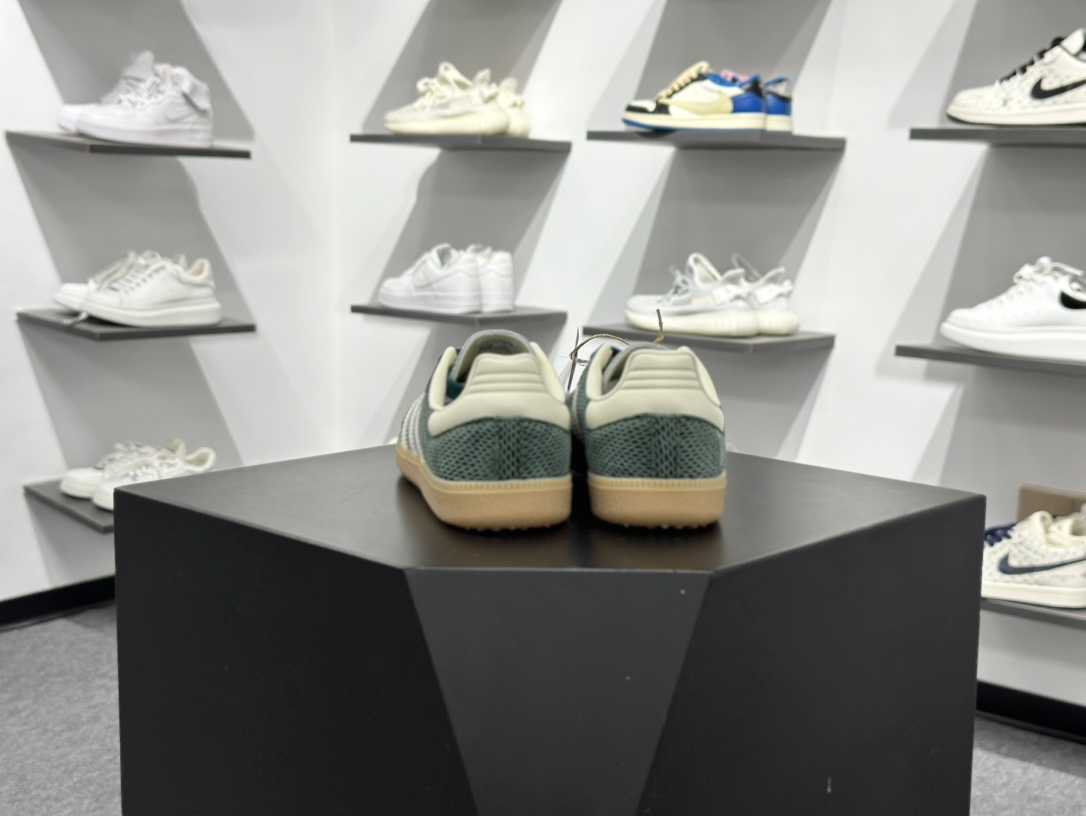 Adidas Originals Samba OG 桑巴舞系列 阿迪达斯 三叶草 绅士德训足球风百搭低帮休闲运动板鞋 JR8848