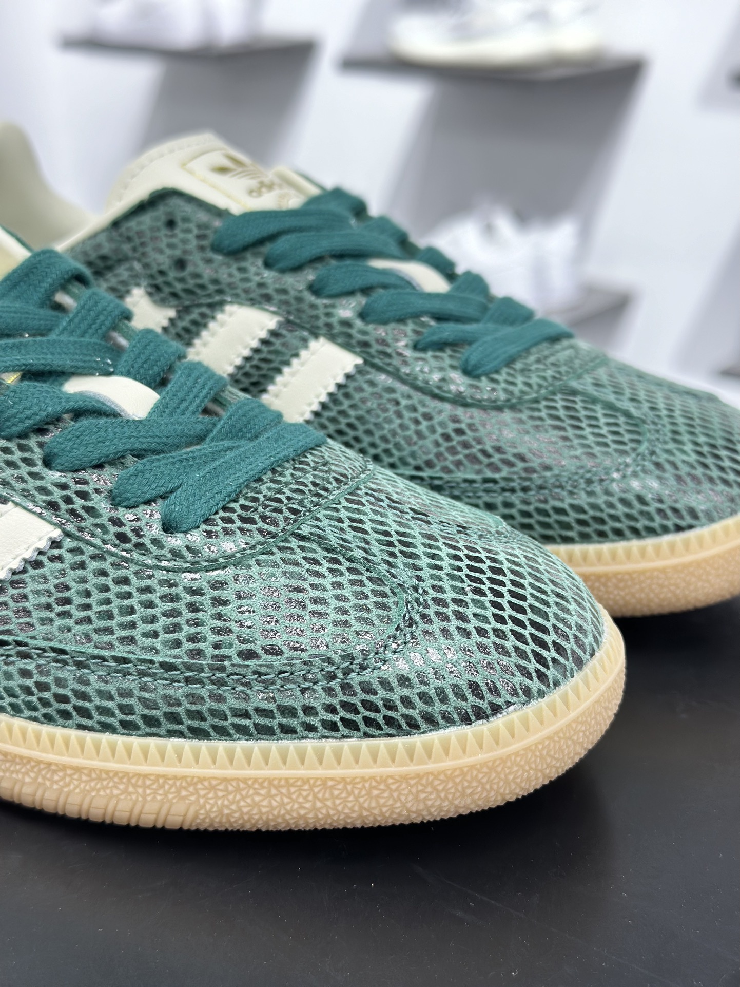 Adidas Originals Samba OG 桑巴舞系列 阿迪达斯 三叶草 绅士德训足球风百搭低帮休闲运动板鞋 JR8848