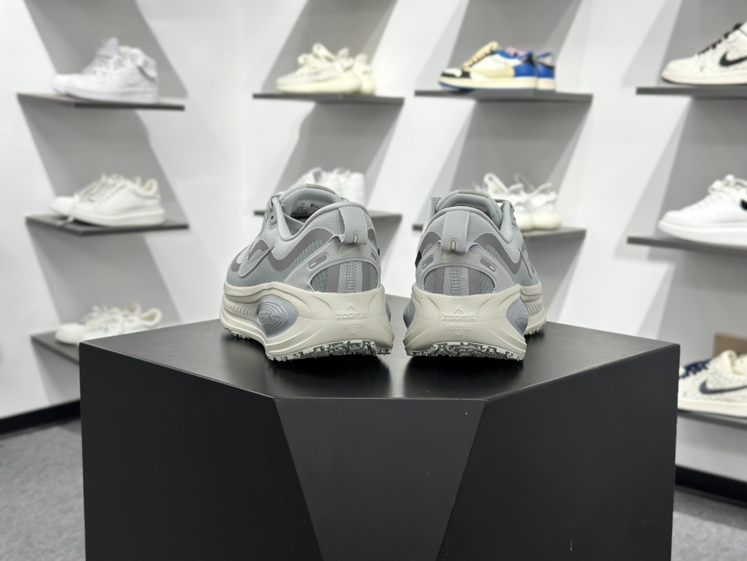 Nike Air Zoom Vomero 18 GTX 全新科技提前原鞋开发 HQ7001-003