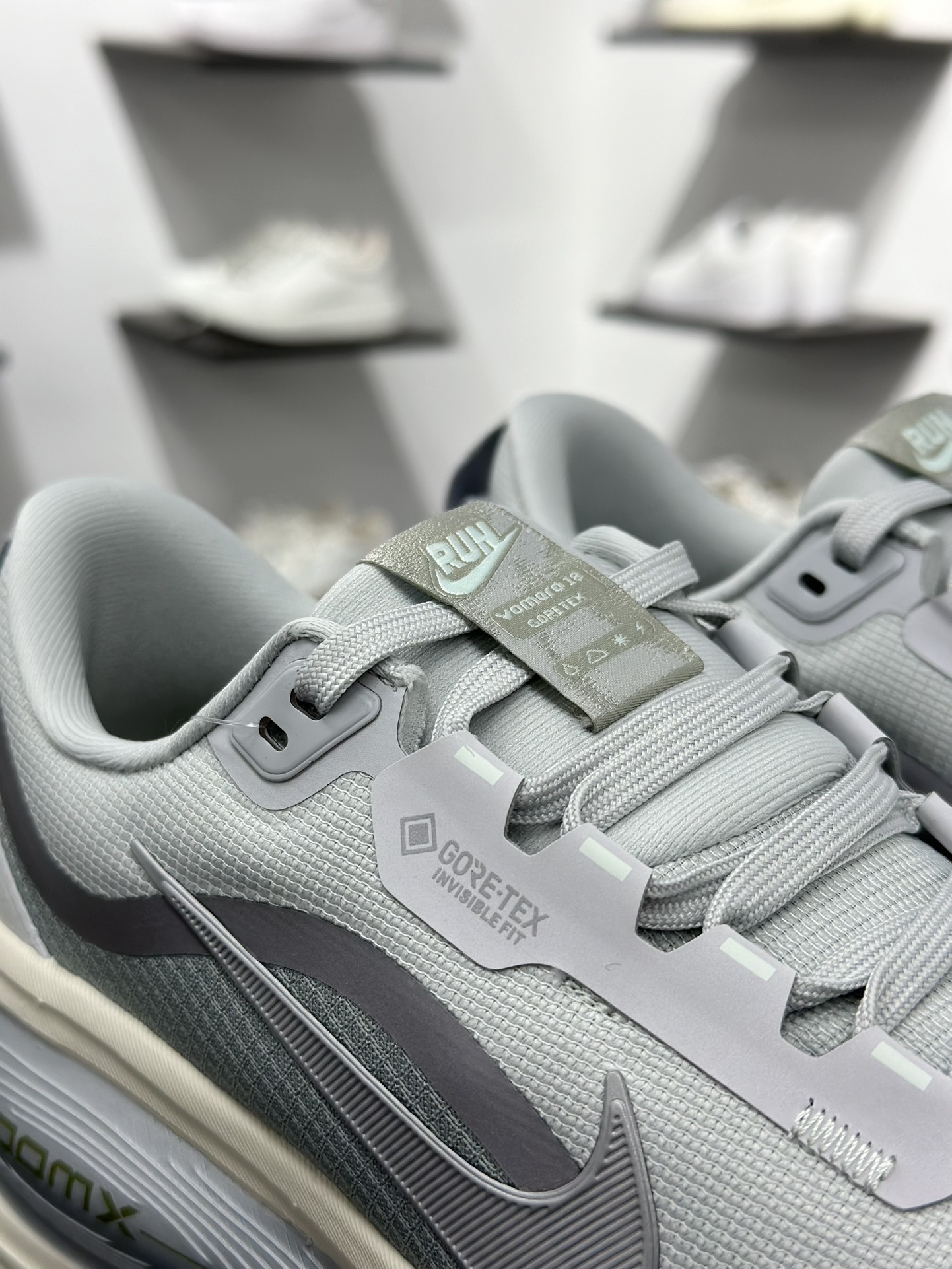 Nike Air Zoom Vomero 18 GTX 全新科技提前原鞋开发 HQ7001-003