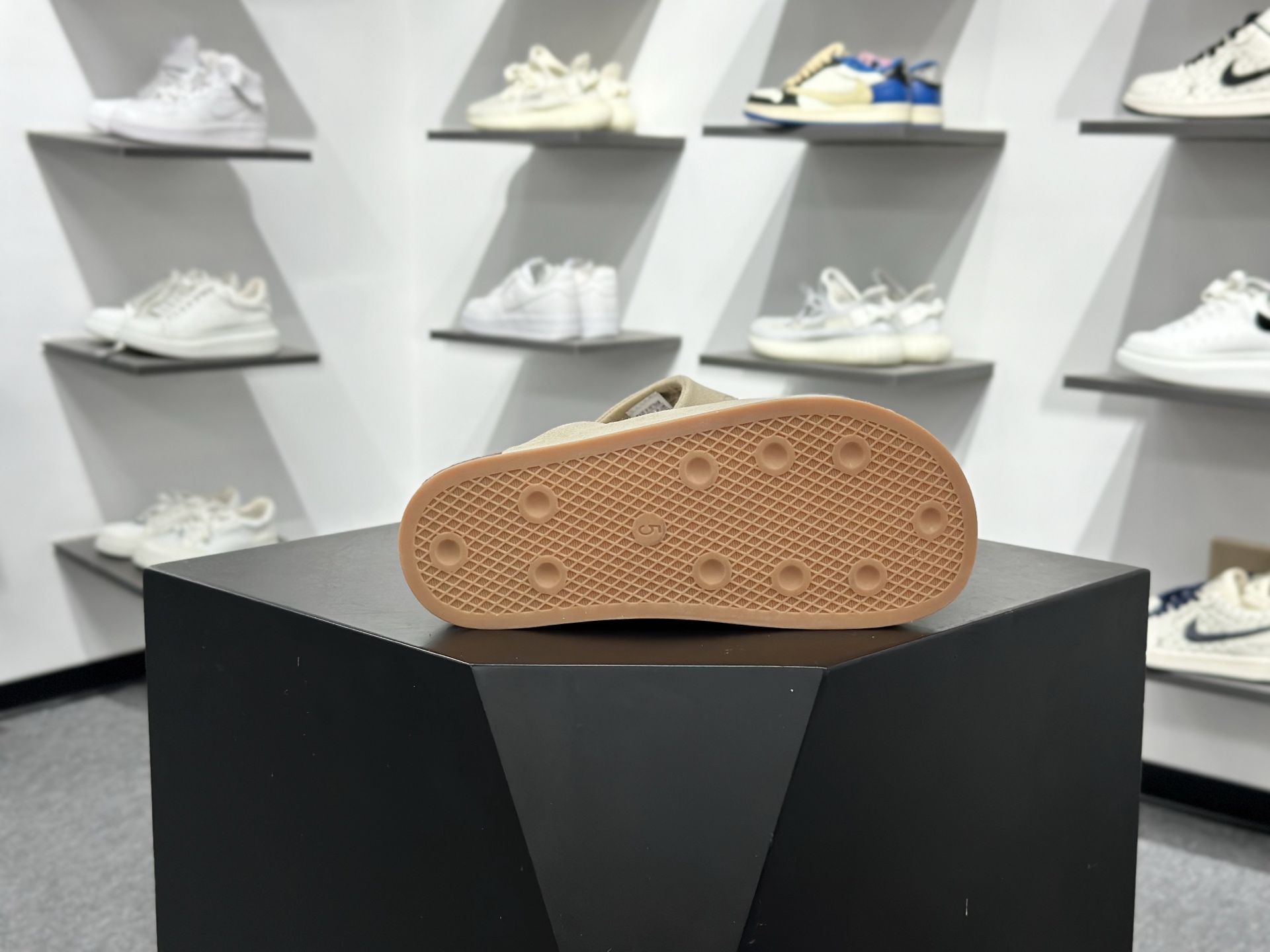 adidas originals Adimule 勃肯系 防磨防滑包头拖鞋 JP8730