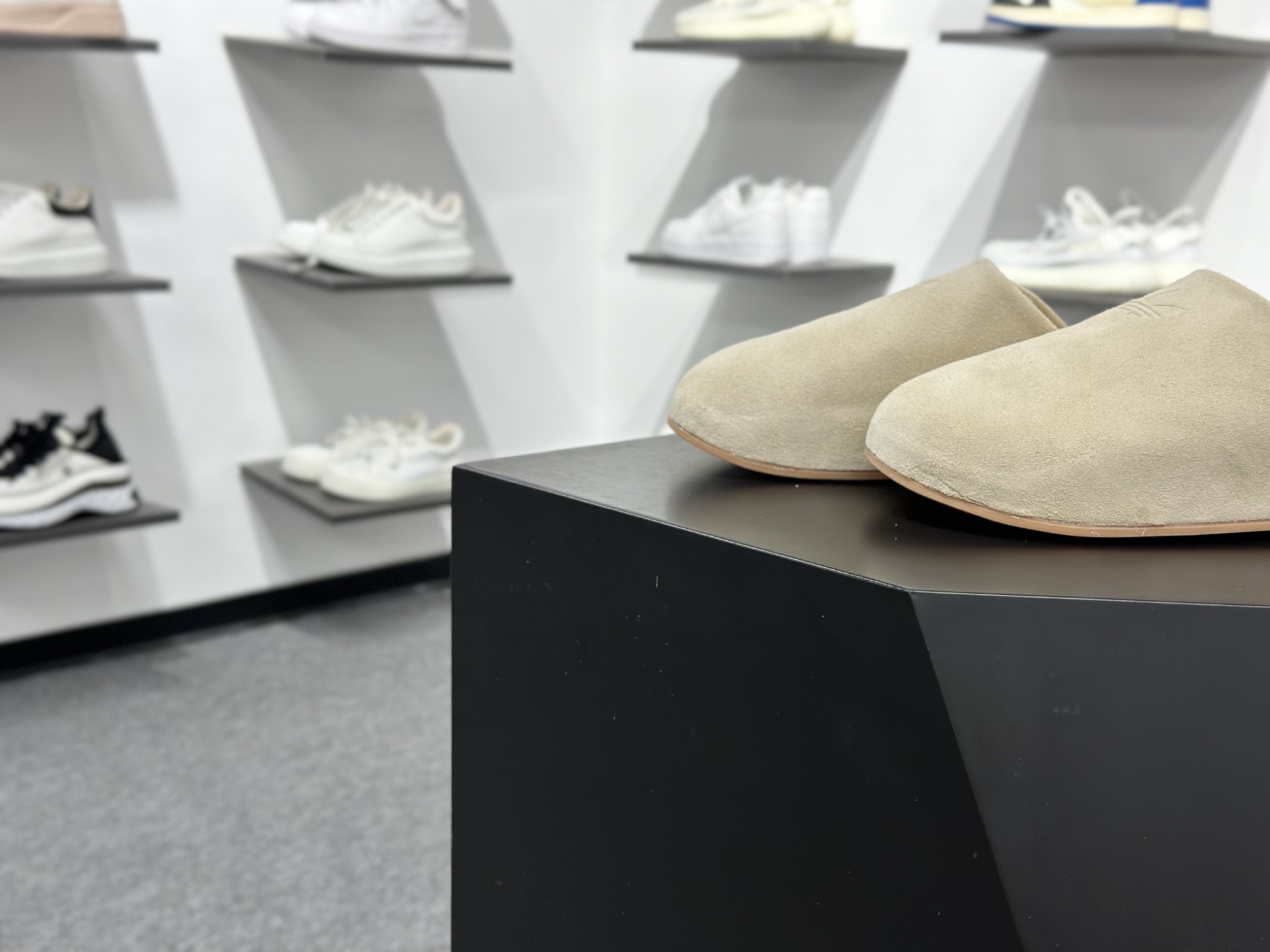 adidas originals Adimule 勃肯系 防磨防滑包头拖鞋 JP8730