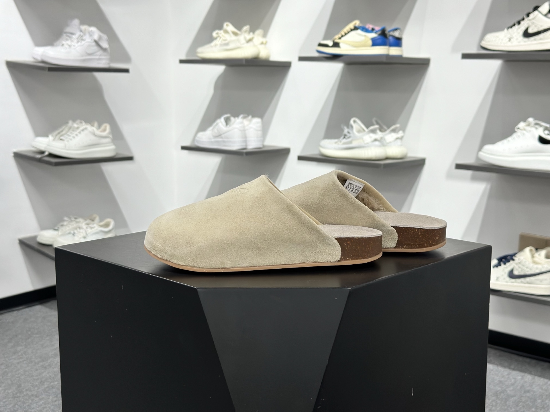 adidas originals Adimule 勃肯系 防磨防滑包头拖鞋 JP8730