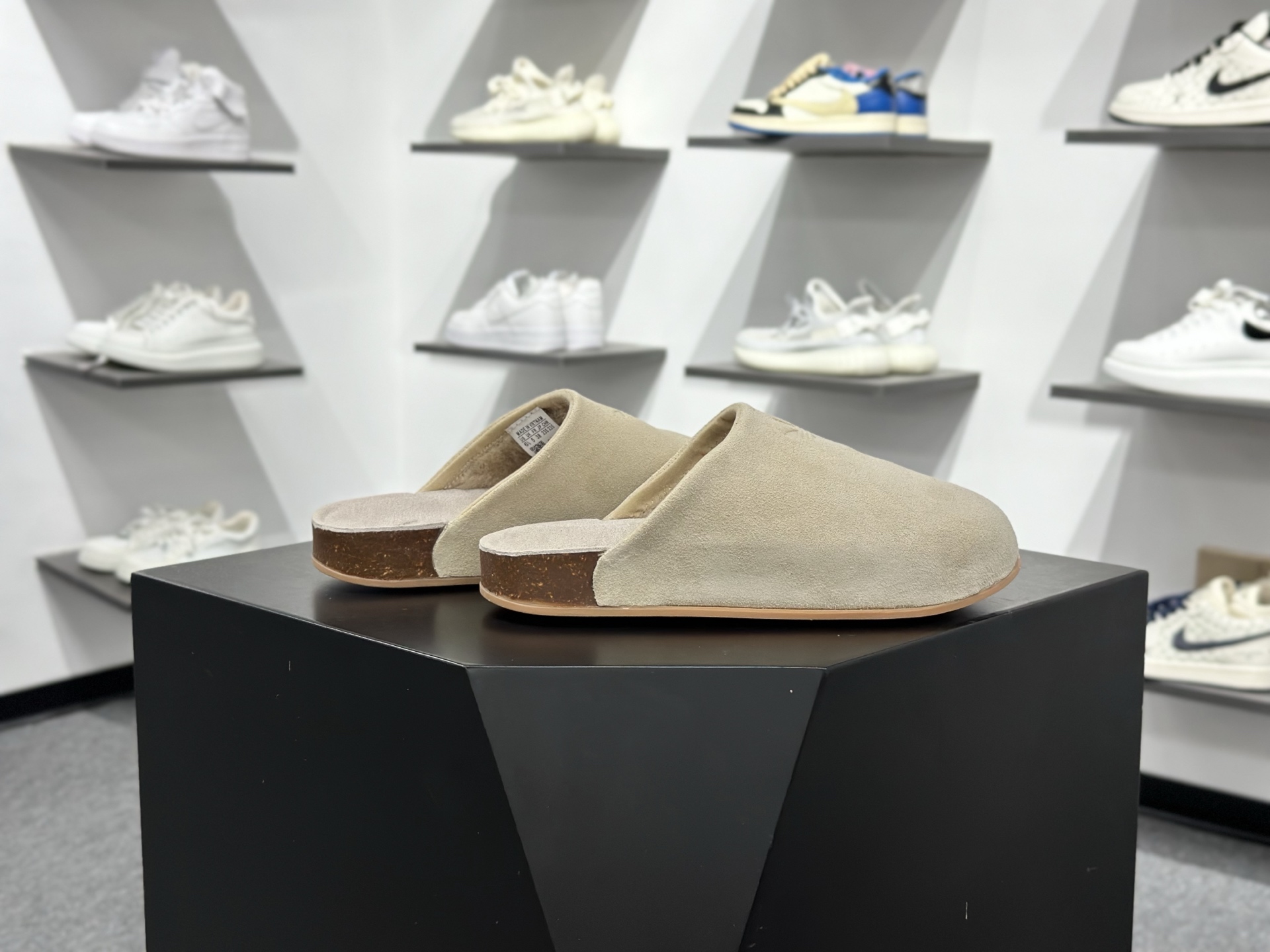 adidas originals Adimule 勃肯系 防磨防滑包头拖鞋 JP8730