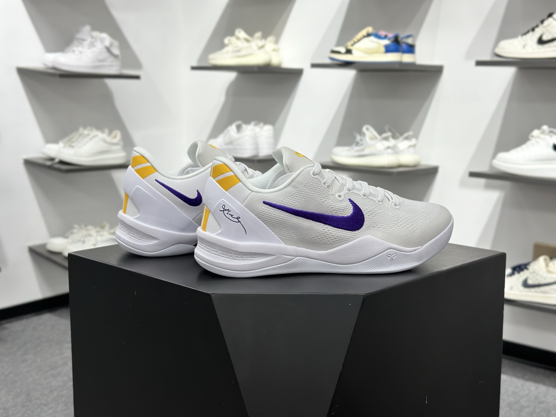 NIKE KOBE 8 SYSTEM 科比八代 内置元年缓震气垫 HF9550-100