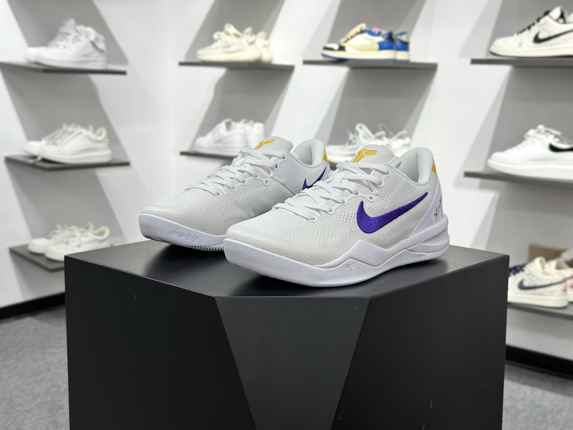 NIKE KOBE 8 SYSTEM 科比八代 内置元年缓震气垫 HF9550-100