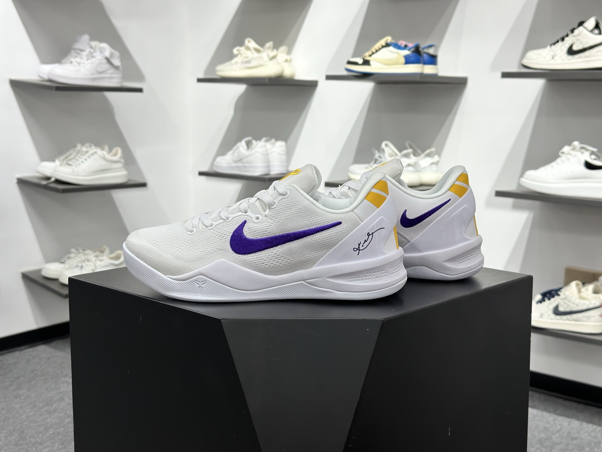 NIKE KOBE 8 SYSTEM 科比八代 内置元年缓震气垫 HF9550-100
