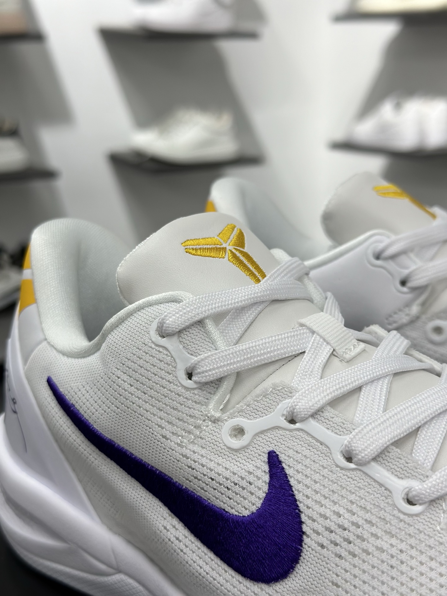 NIKE KOBE 8 SYSTEM 科比八代 内置元年缓震气垫 HF9550-100