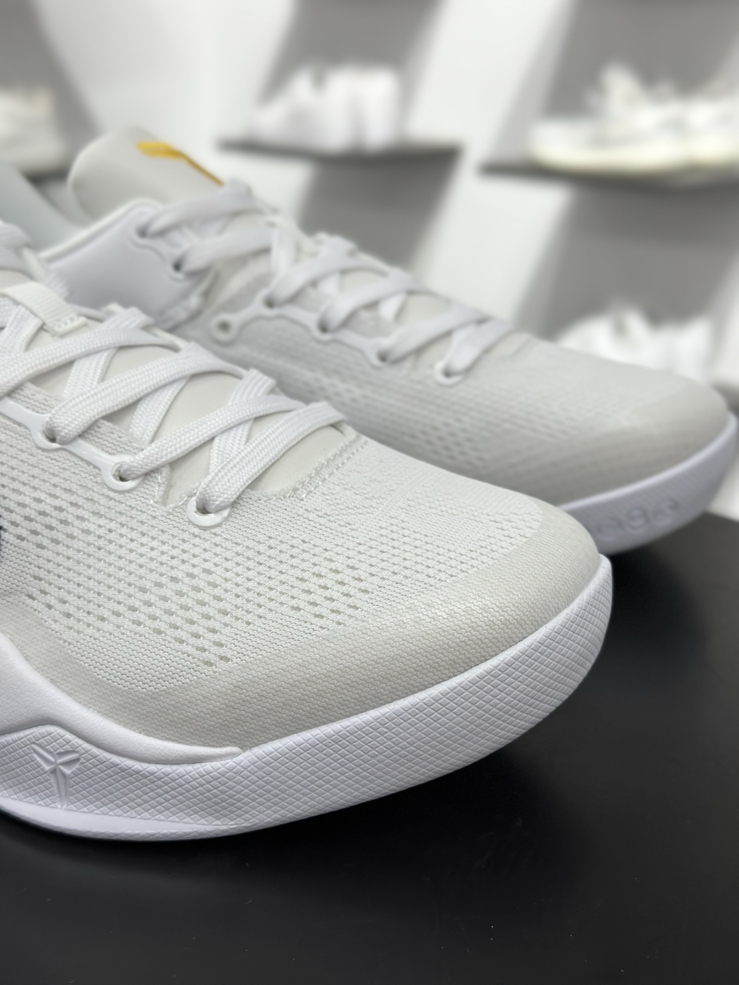 NIKE KOBE 8 SYSTEM 科比八代 内置元年缓震气垫 HF9550-100