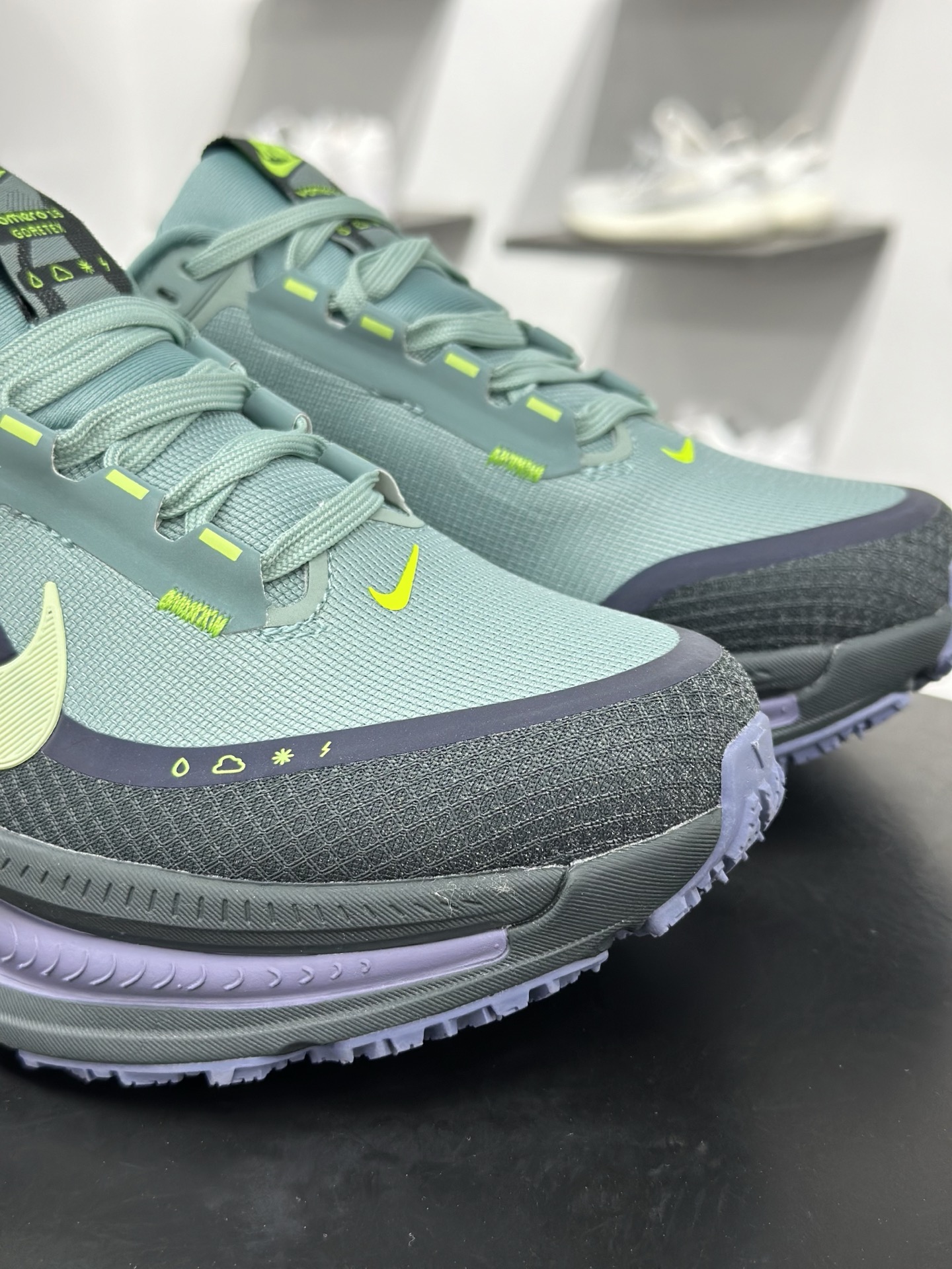 Nike VOMERO 18 GTX 耐克 舒适减震防滑 低帮跑步鞋全掌ReactX泡绵中底 HQ7001-300