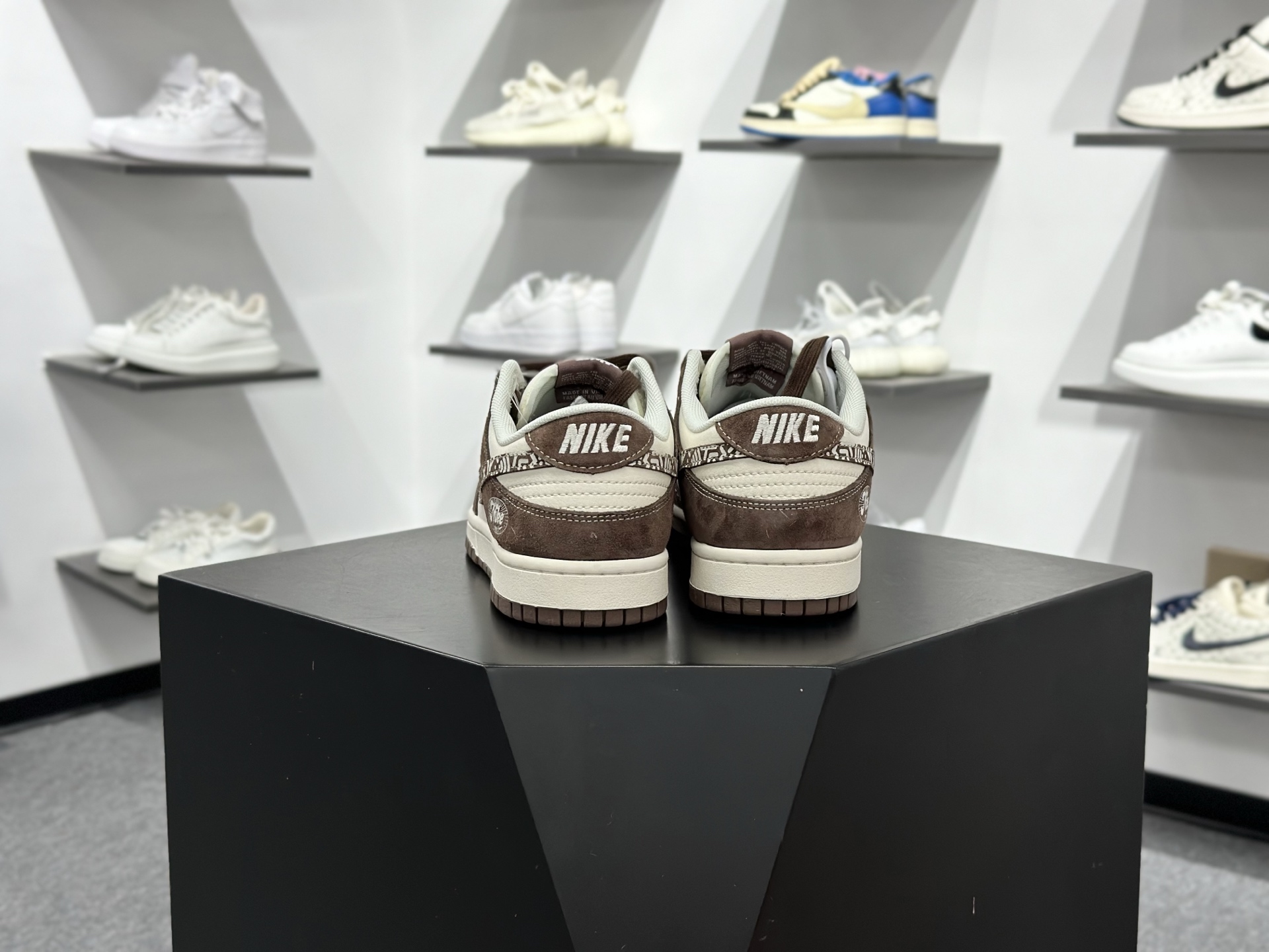 NIKE DUNK SB LOW 全新配色 定制Dunk SB顾名思义 XD1588-240