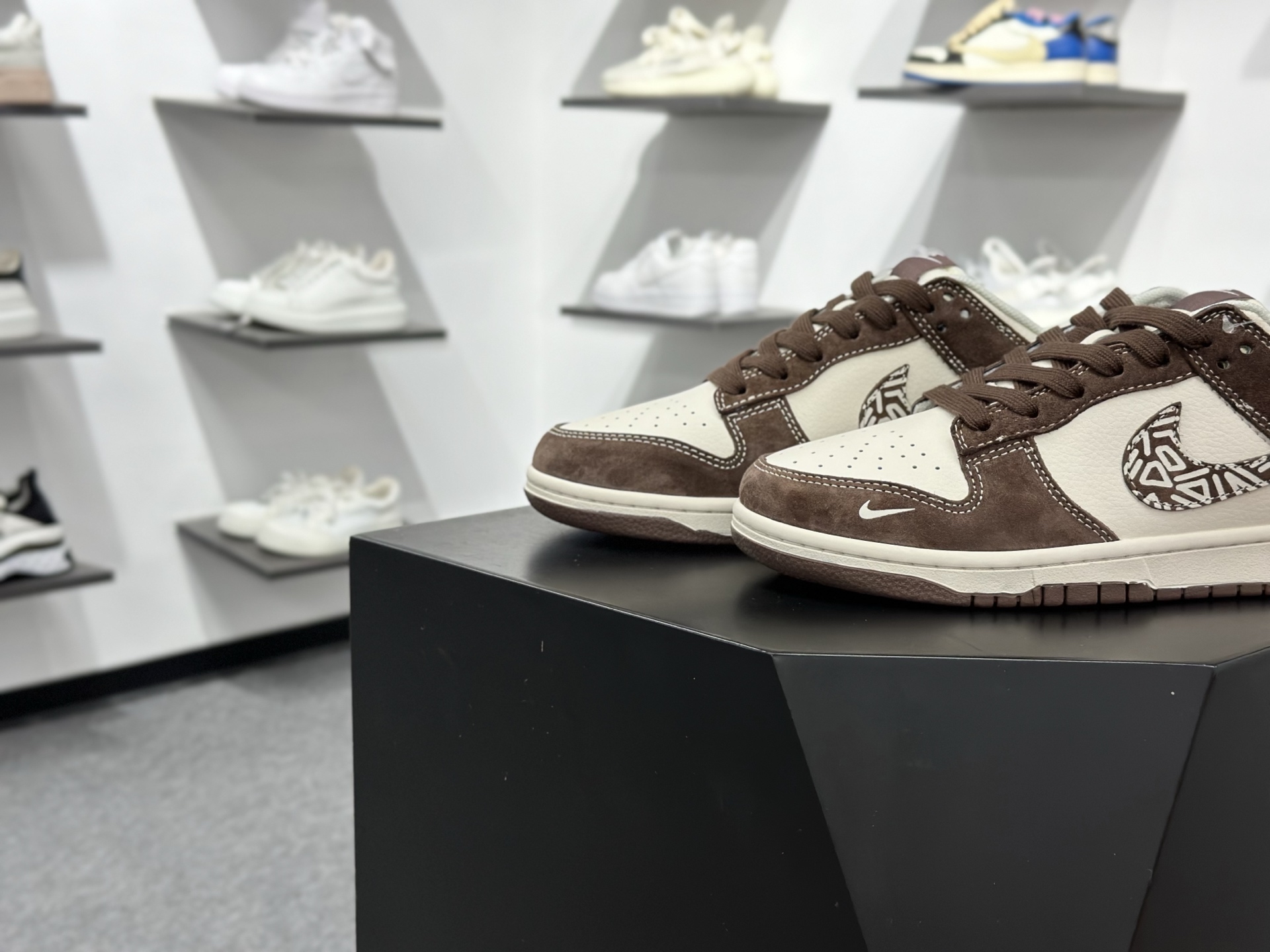 NIKE DUNK SB LOW 全新配色 定制Dunk SB顾名思义 XD1588-240