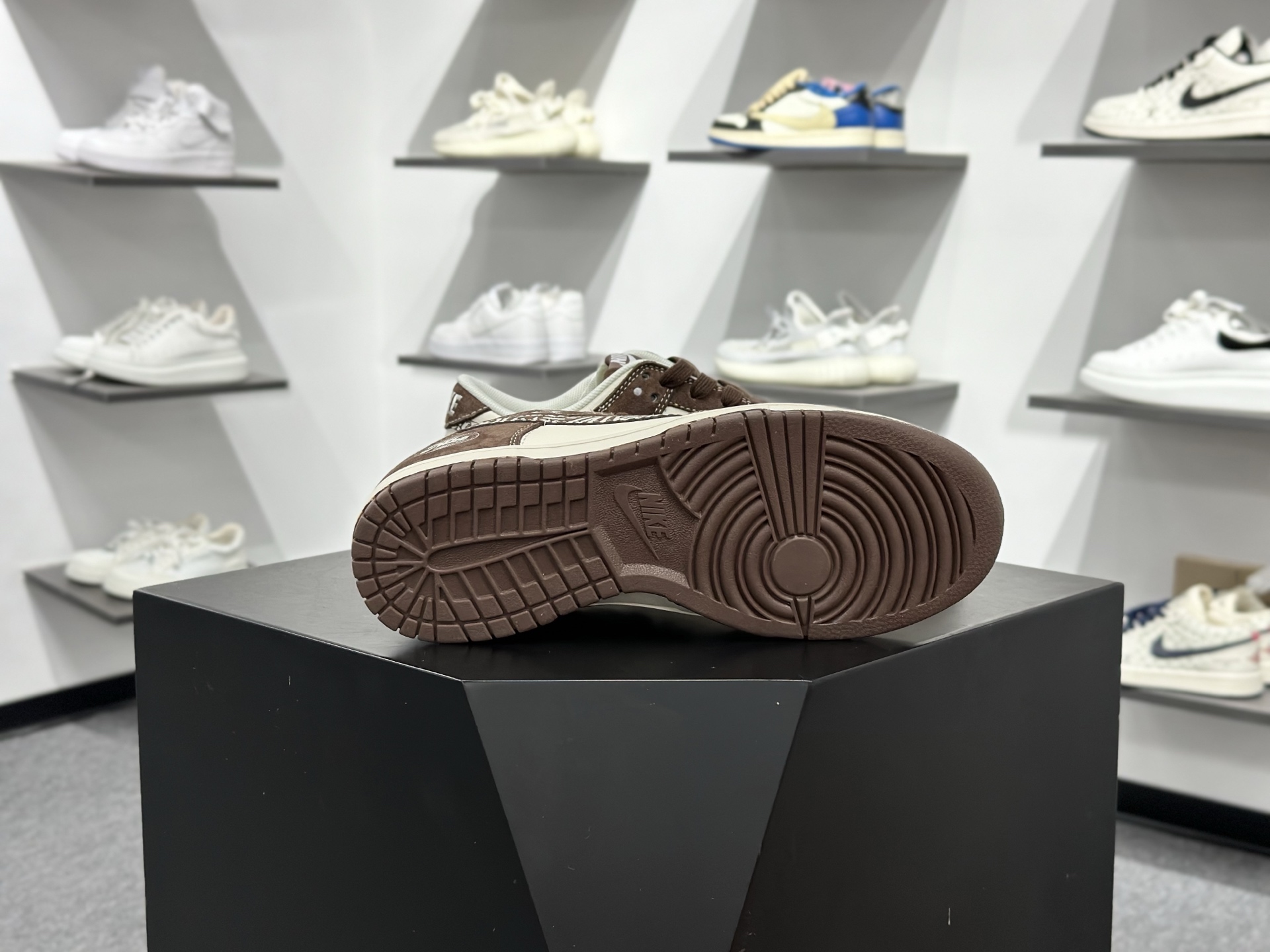 NIKE DUNK SB LOW 全新配色 定制Dunk SB顾名思义 XD1588-240