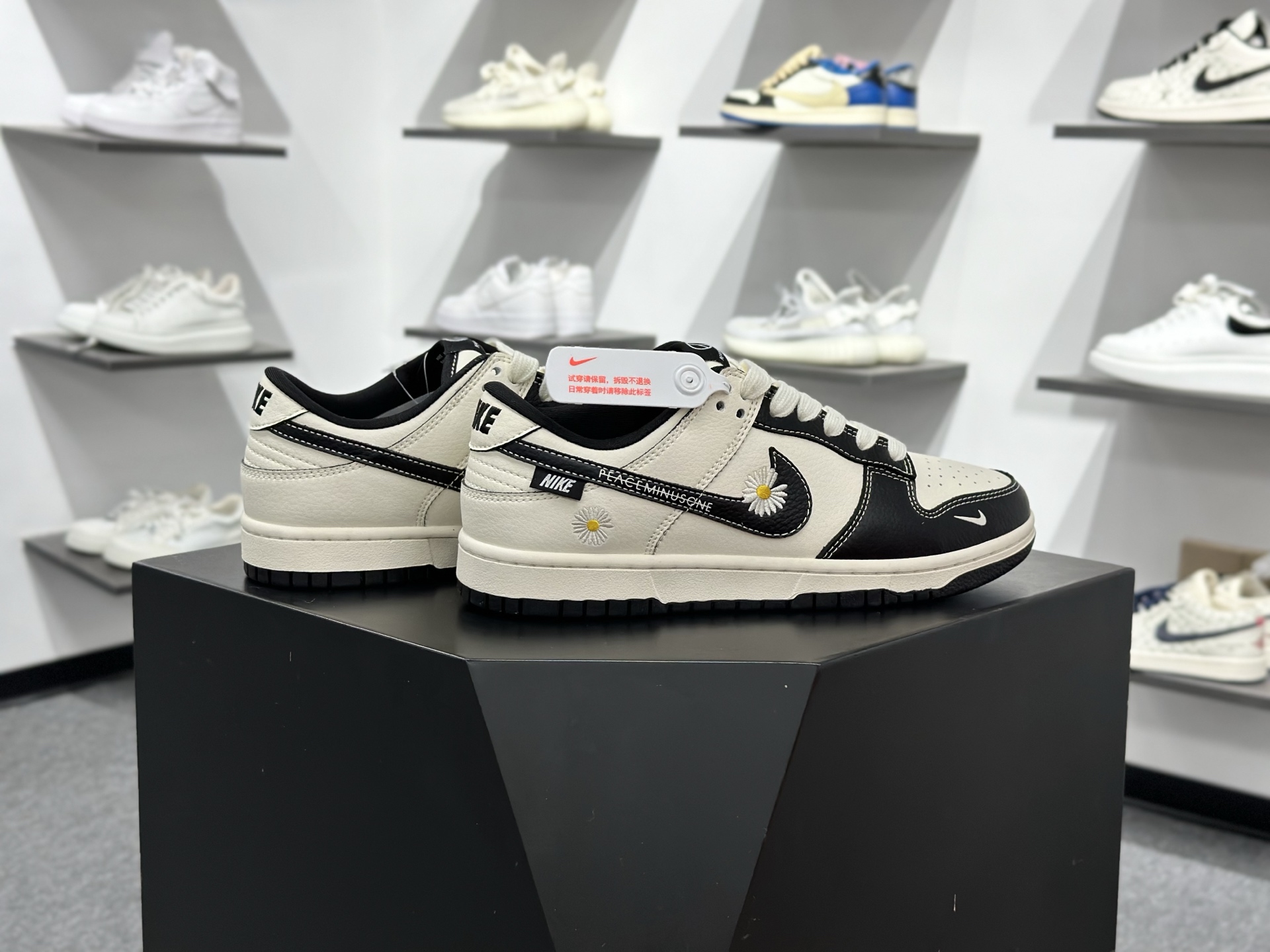 Nike SB Dunk Low 小雏菊 黑白小勾 XD1588-245