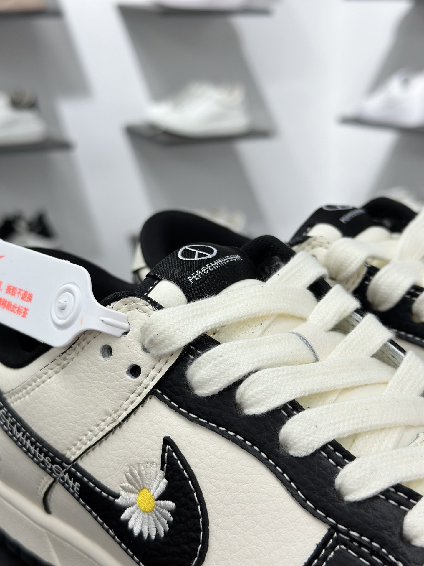 Nike SB Dunk Low 小雏菊 黑白小勾 XD1588-245