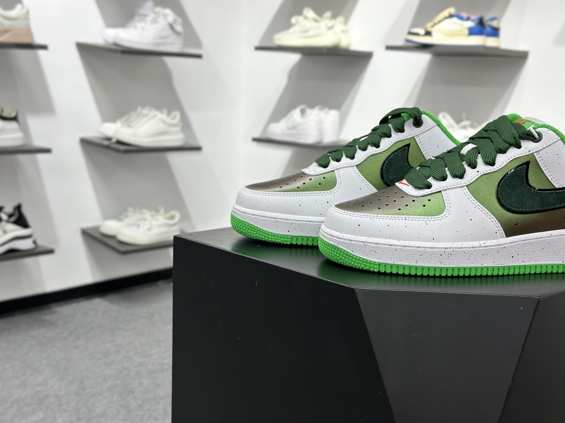 Nike Air Force 1 Low 07 x DOAF Air Force 1 Egg or Duck 白绿 IU7613-100