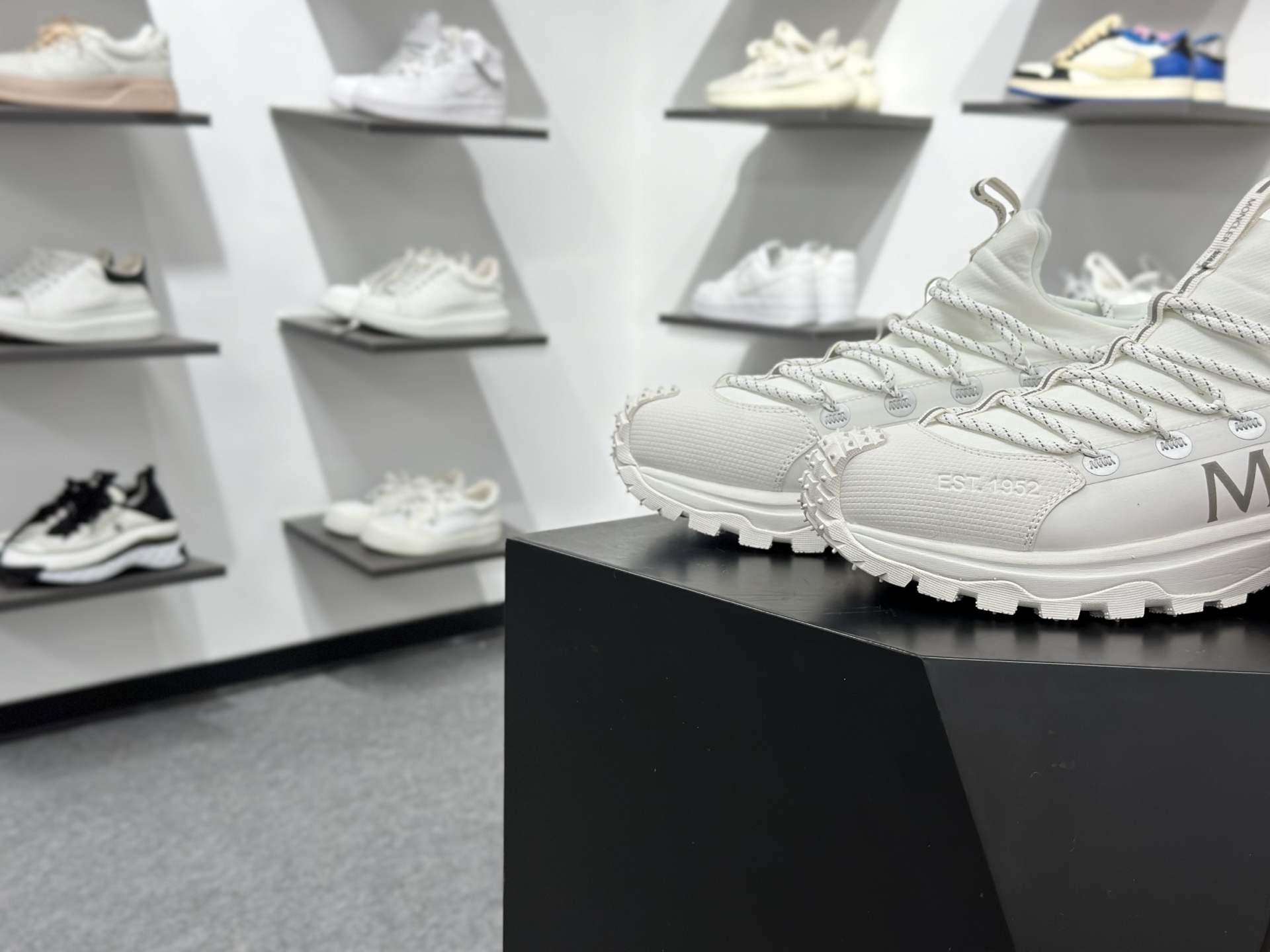 moner trailgrip gore-tex 越野旅行系列低帮厚底轻量户外登山运动鞋 4M00130 M3157001