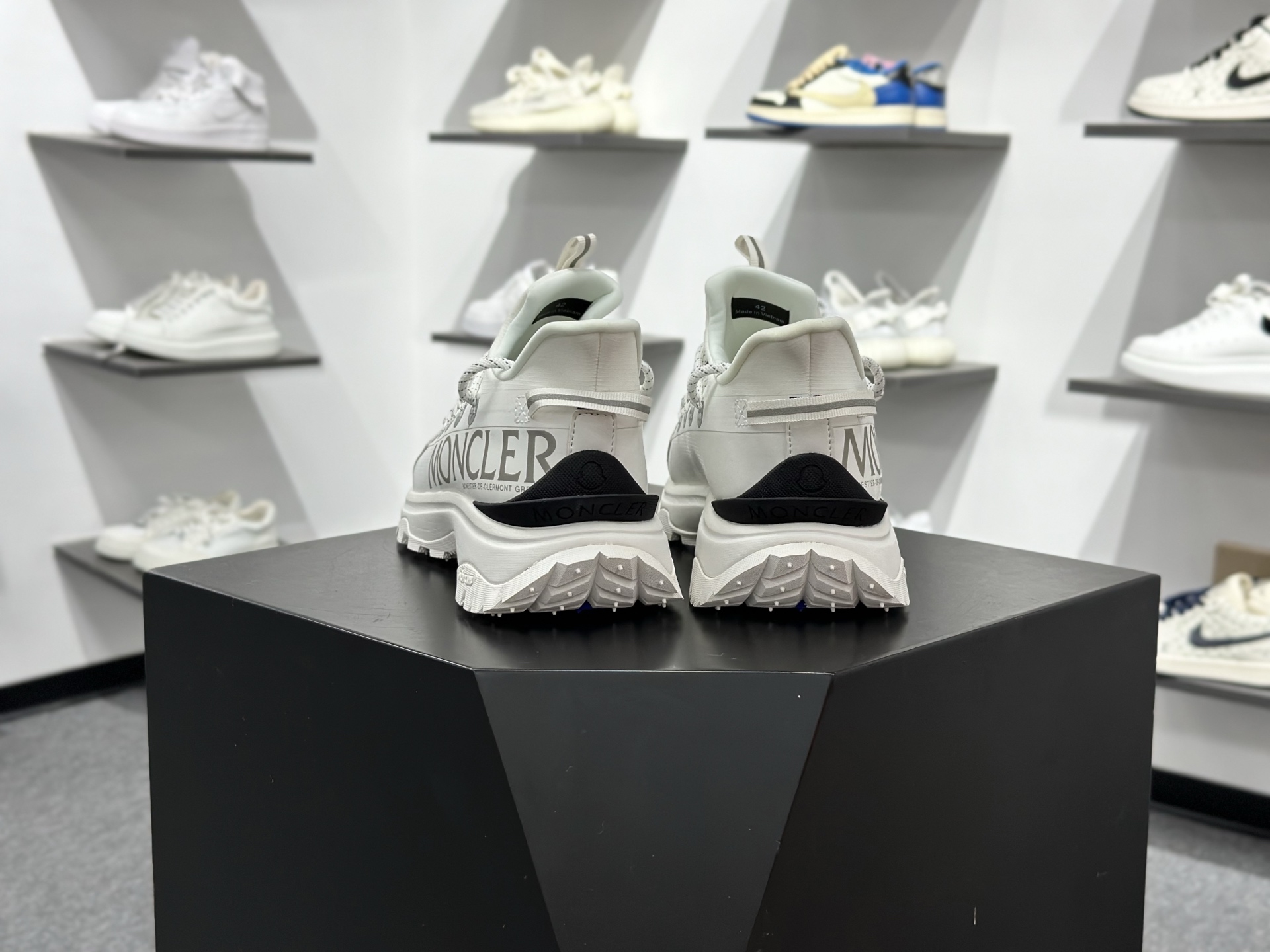 moner trailgrip gore-tex 越野旅行系列低帮厚底轻量户外登山运动鞋 4M00130 M3157001