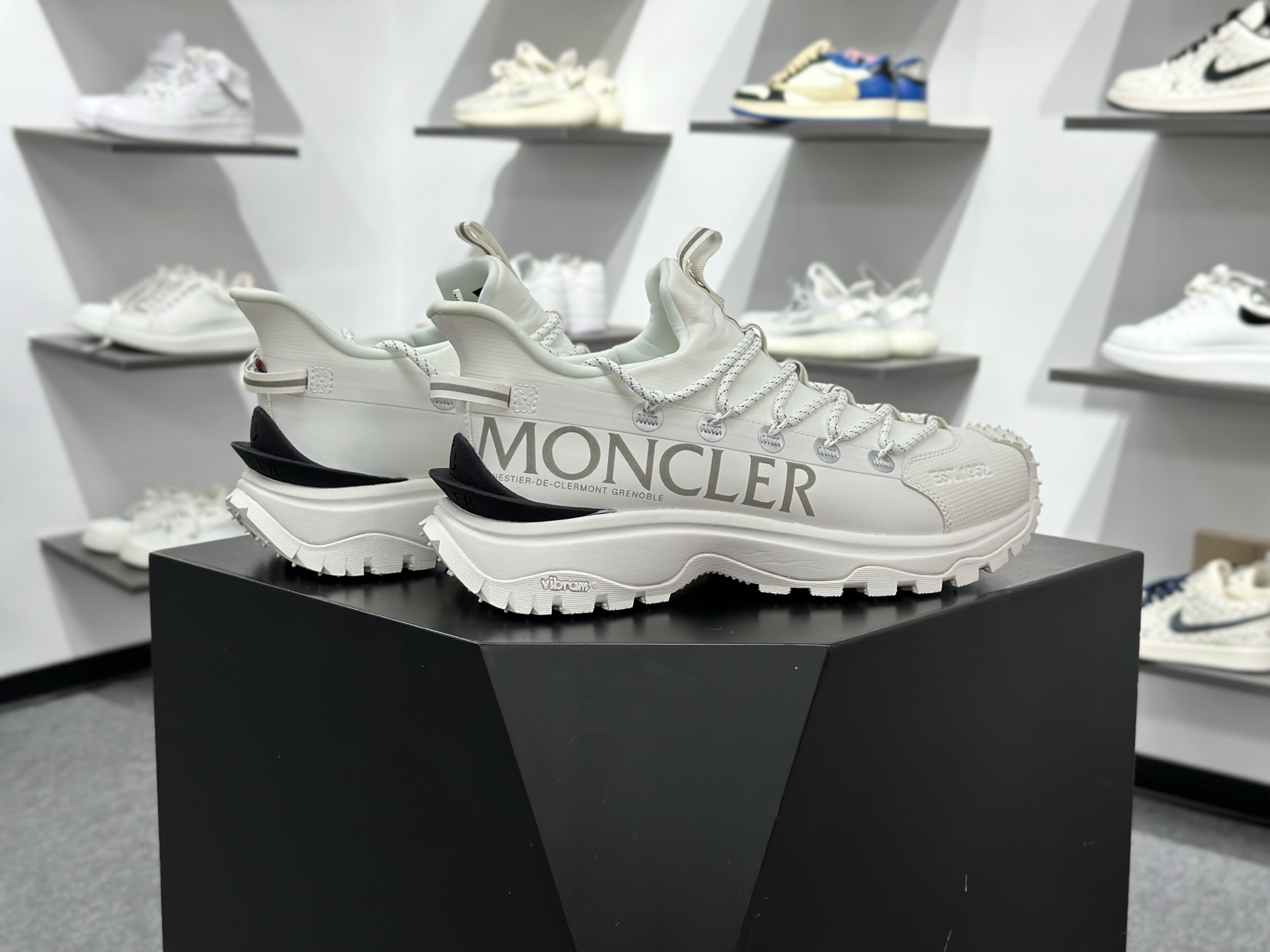 moner trailgrip gore-tex 越野旅行系列低帮厚底轻量户外登山运动鞋 4M00130 M3157001