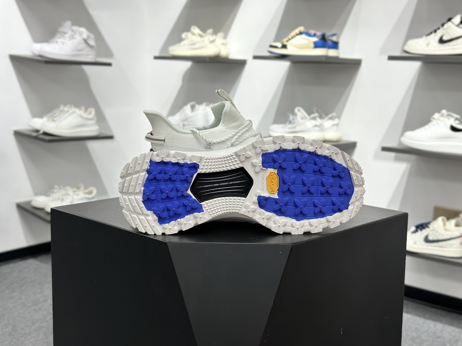 moner trailgrip gore-tex 越野旅行系列低帮厚底轻量户外登山运动鞋 4M00130 M3157001