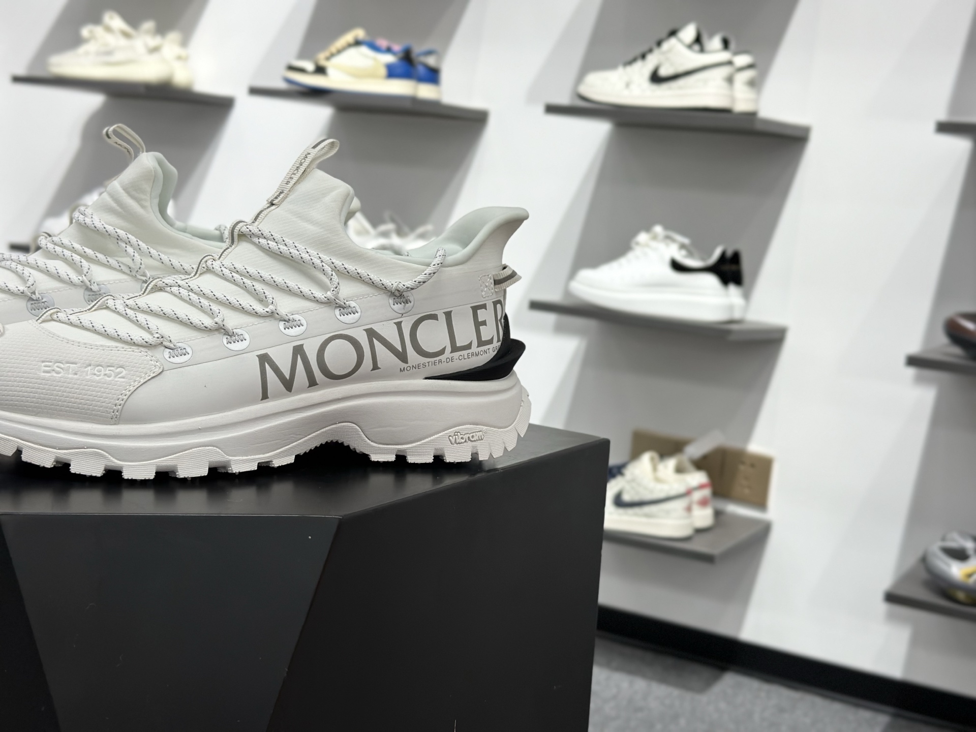 moner trailgrip gore-tex 越野旅行系列低帮厚底轻量户外登山运动鞋 4M00130 M3157001