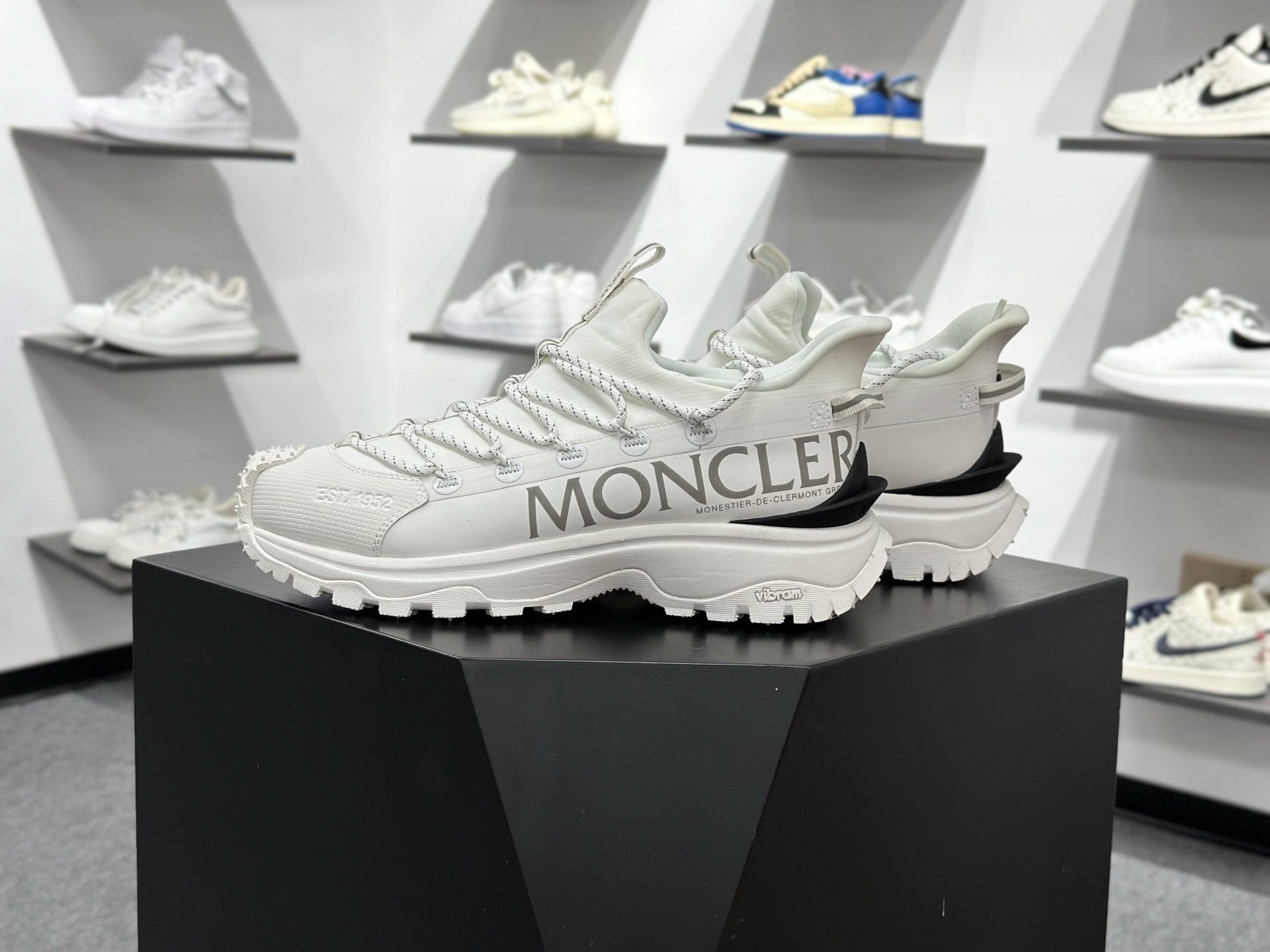 moner trailgrip gore-tex 越野旅行系列低帮厚底轻量户外登山运动鞋 4M00130 M3157001