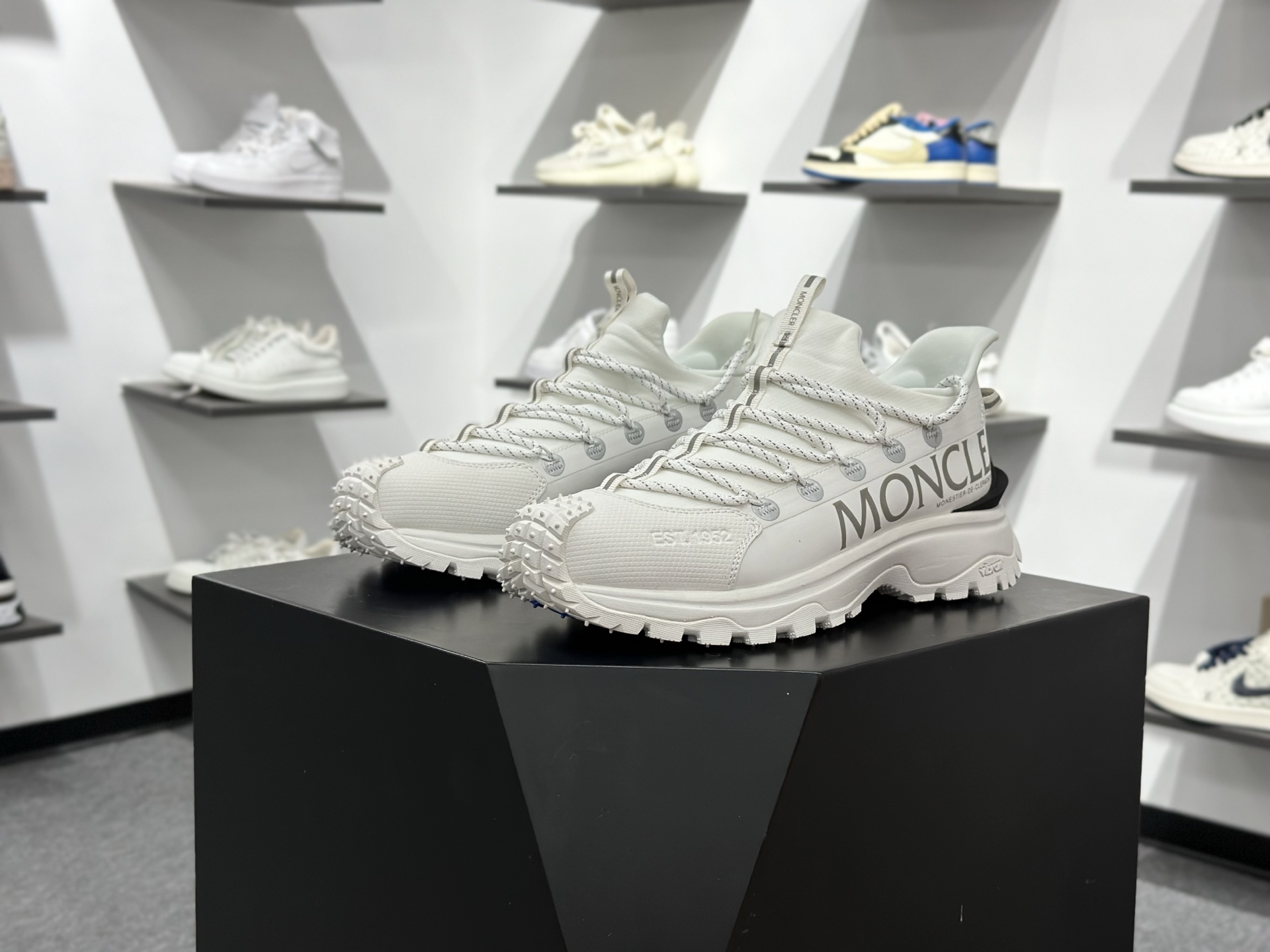 moner trailgrip gore-tex 越野旅行系列低帮厚底轻量户外登山运动鞋 4M00130 M3157001