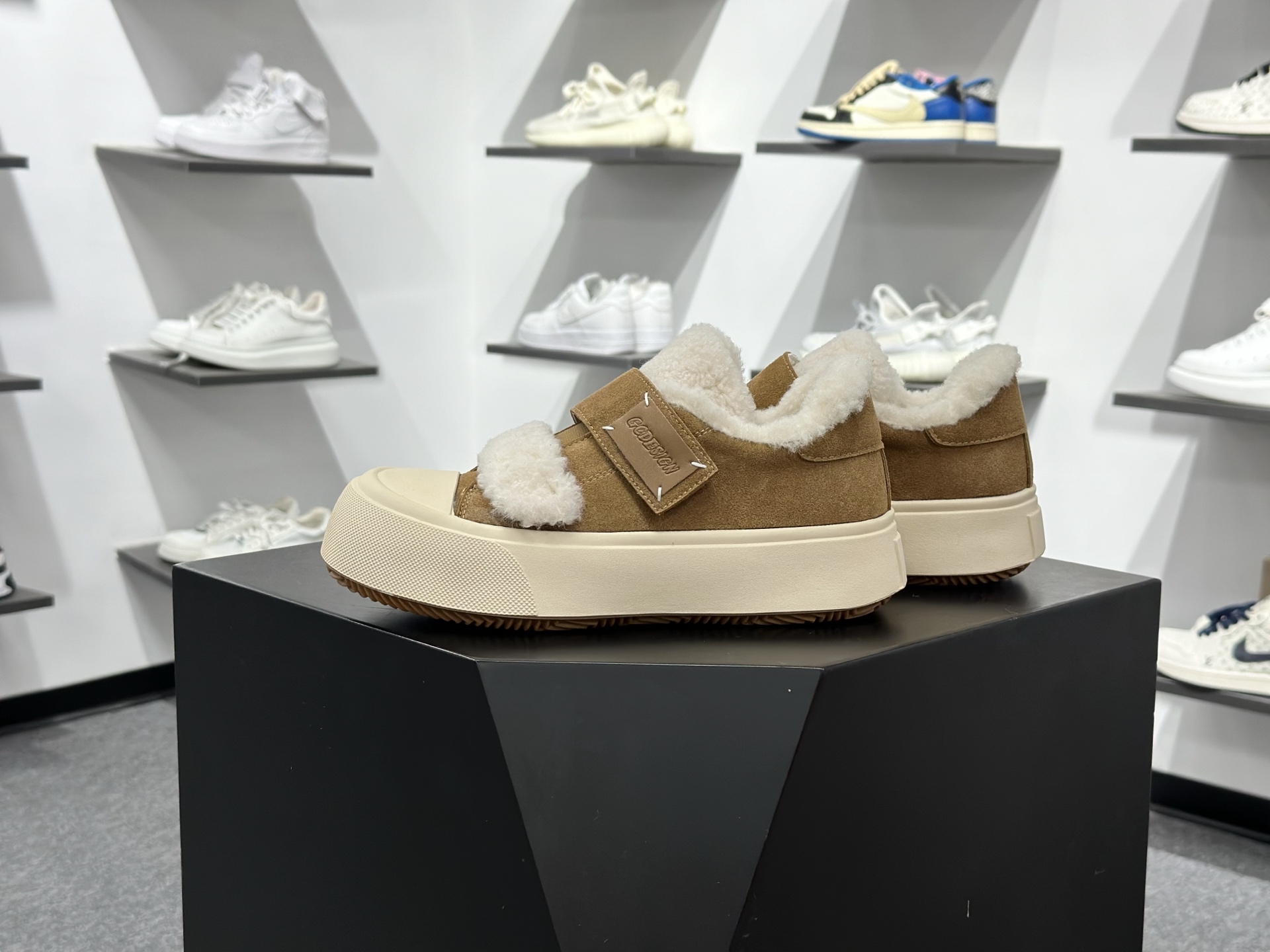 GG-CC GG-CC Chunky Low 厚底增高运动老爹鞋 G23Y6905