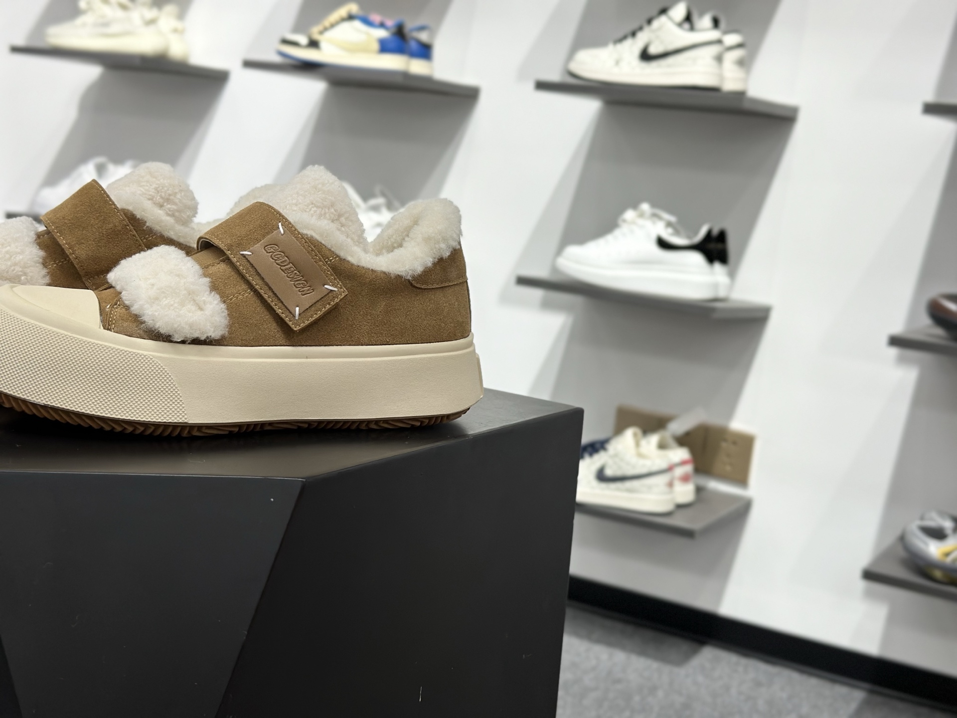 GG-CC GG-CC Chunky Low 厚底增高运动老爹鞋 G23Y6905