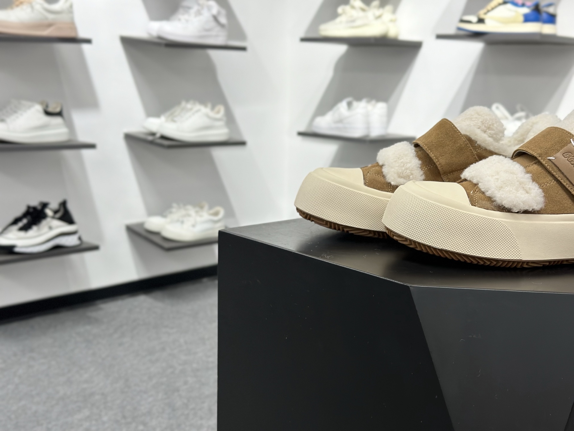 GG-CC GG-CC Chunky Low 厚底增高运动老爹鞋 G23Y6905