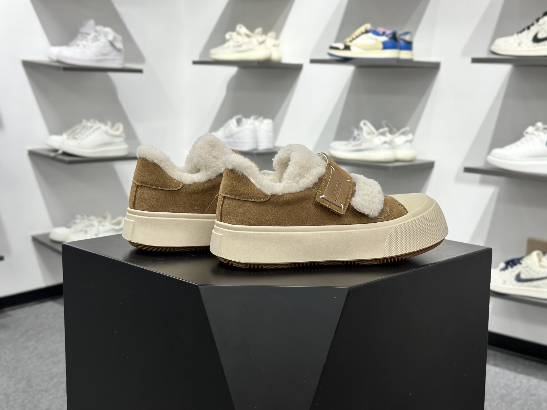 GG-CC GG-CC Chunky Low 厚底增高运动老爹鞋 G23Y6905