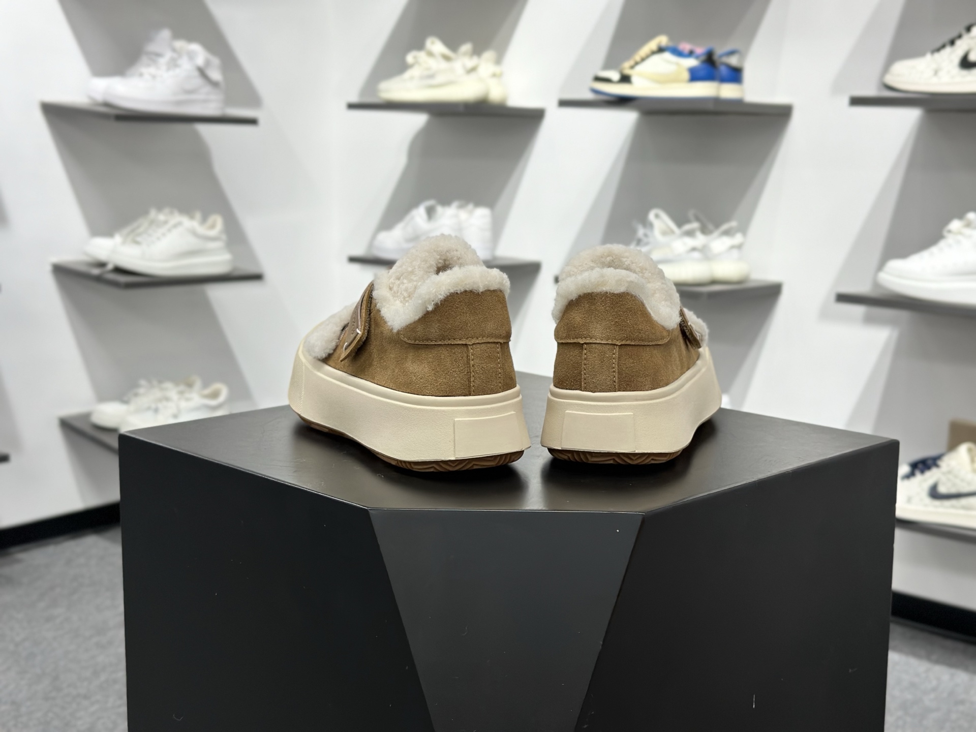 GG-CC GG-CC Chunky Low 厚底增高运动老爹鞋 G23Y6905