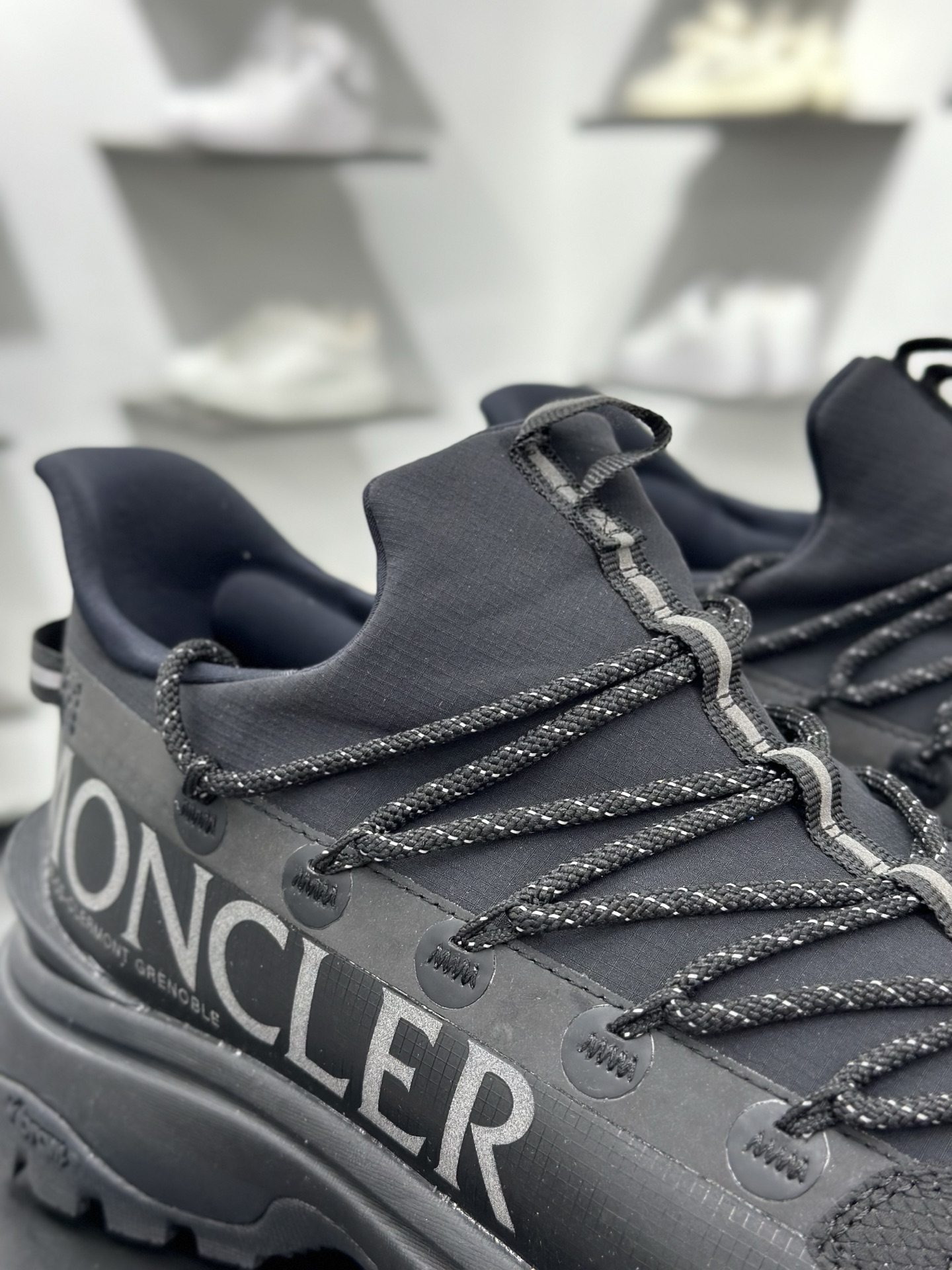 moner trailgrip gore-tex 越野旅行系列低帮厚底轻量户外登山运动鞋 白黑 4M00090 M3457999