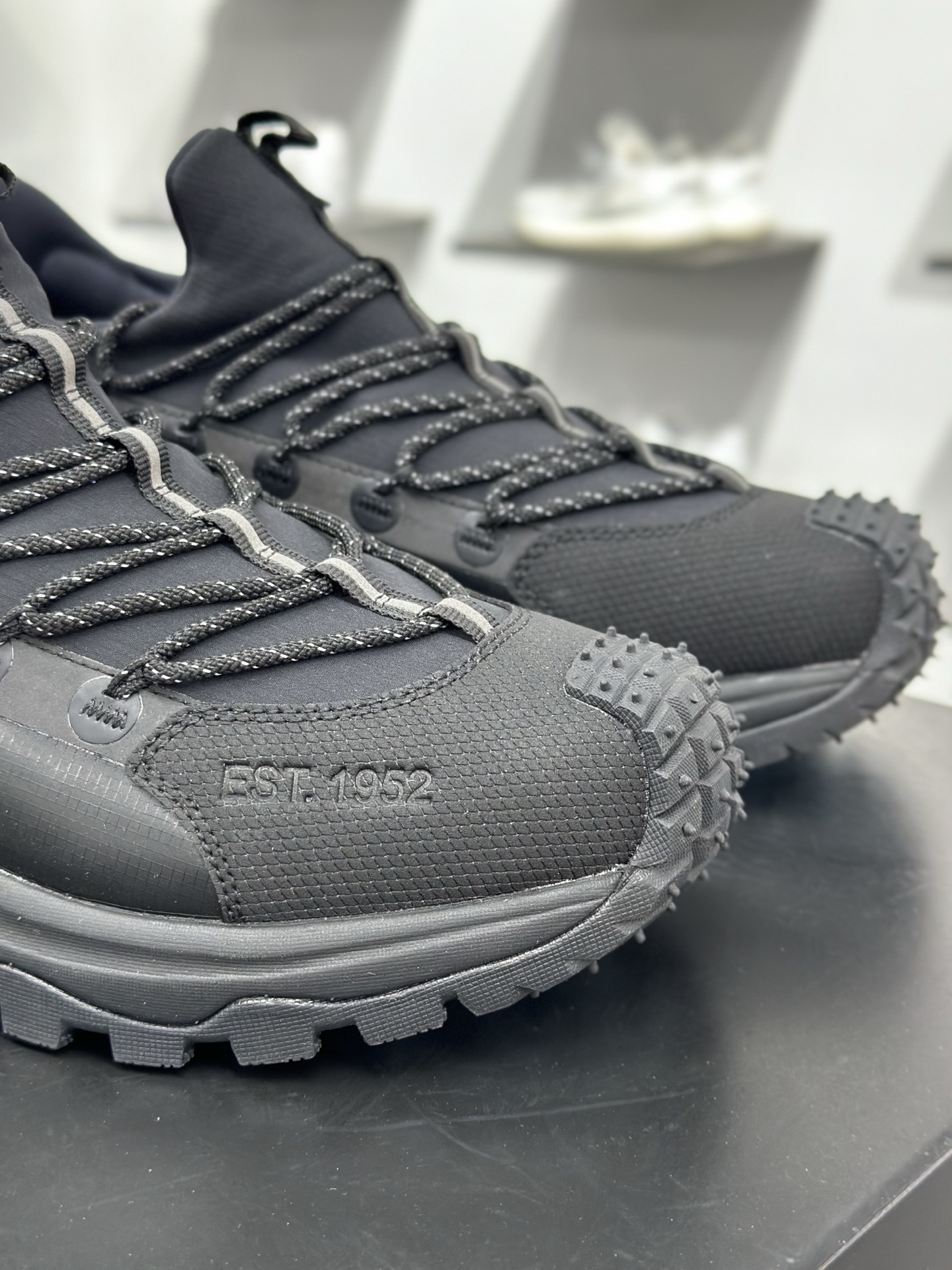 moner trailgrip gore-tex 越野旅行系列低帮厚底轻量户外登山运动鞋 白黑 4M00090 M3457999